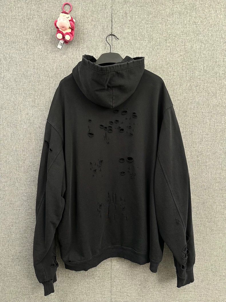Balenciaga Balenciaga Black Wormhole Destroyed Sweatshirt Size M, 99% Size US M / EU 48-50 / 2 - 2 Thumbnail