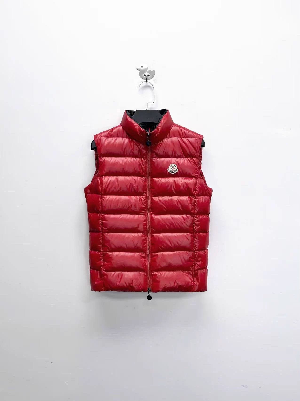 Moncler [Moncler] Ghany Series Red Glossy Logo Zipper Down Vest, Size US S / EU 44-46 / 1 - 1 Thumbnail