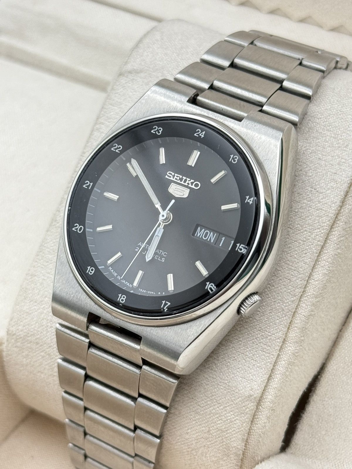 Seiko × Vintage SEIKO 5 AUTOMATIC 7S26 BLACK DIAL MEN’S WRISTWATCH Size 36 - 5 Thumbnail