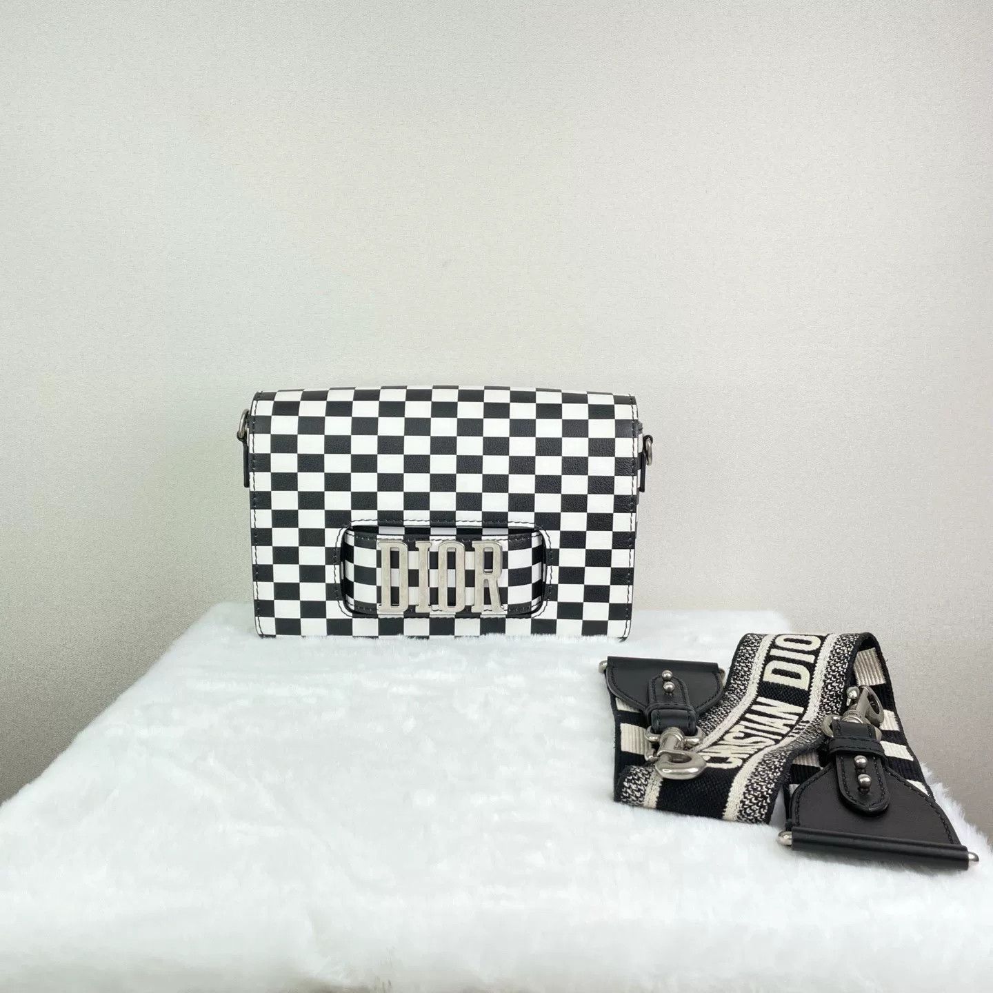 Dior Pre-loved Bag Very good condition Size ONE SIZE - 1 Thumbnail