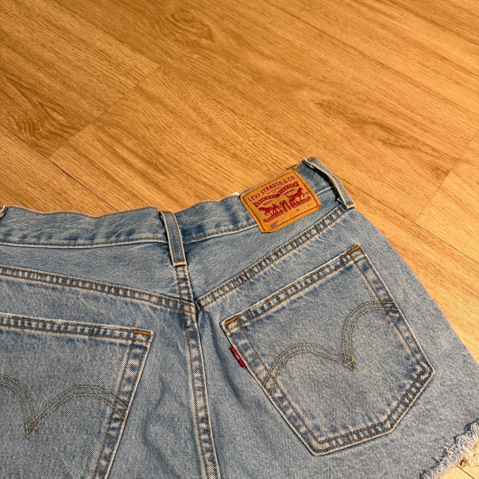 Levi's Levis 501 cutoff distressed denim Size 26" / US 2 / IT 38 - 4 Thumbnail