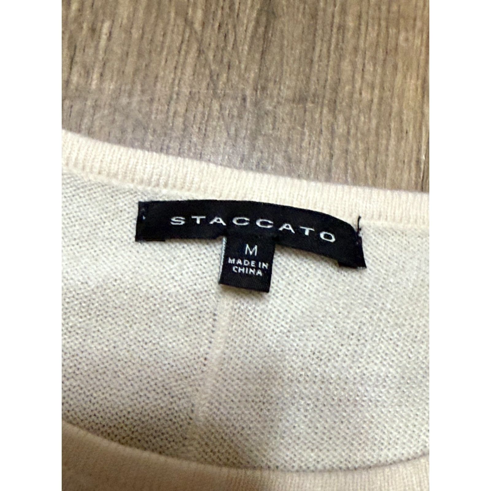 Vintage Staccato Shirt Women's Size Medium Yellow Long Sleeve Shirt T-Shirt Regular Fit Casual Modern Basic 100% Rayon Size M / US 6-8 / IT 42-44 - 5 Thumbnail