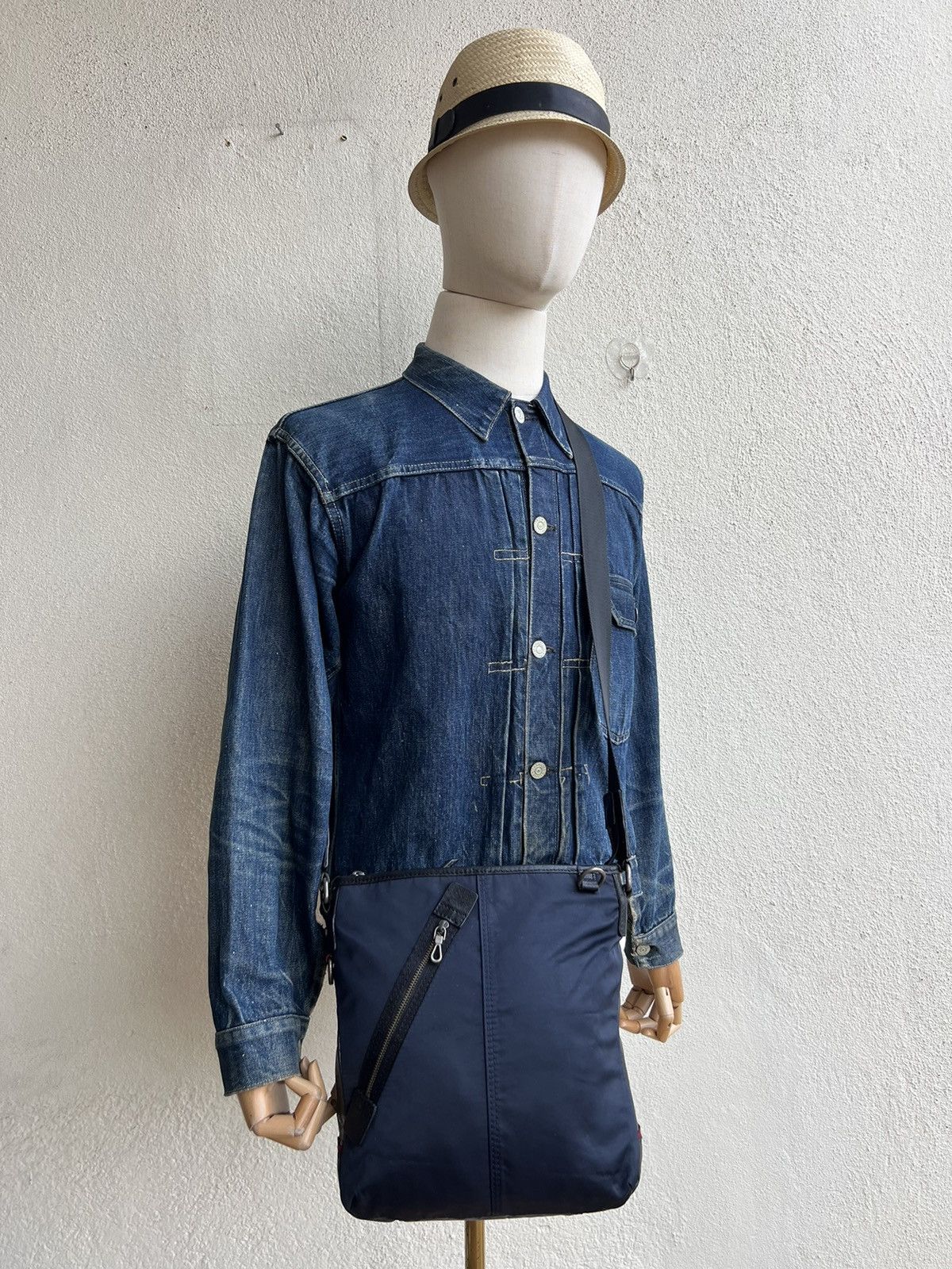 Lanvin Lanvin en bleu Distressed Hybrid Leather Bag Size ONE SIZE - 21 Thumbnail