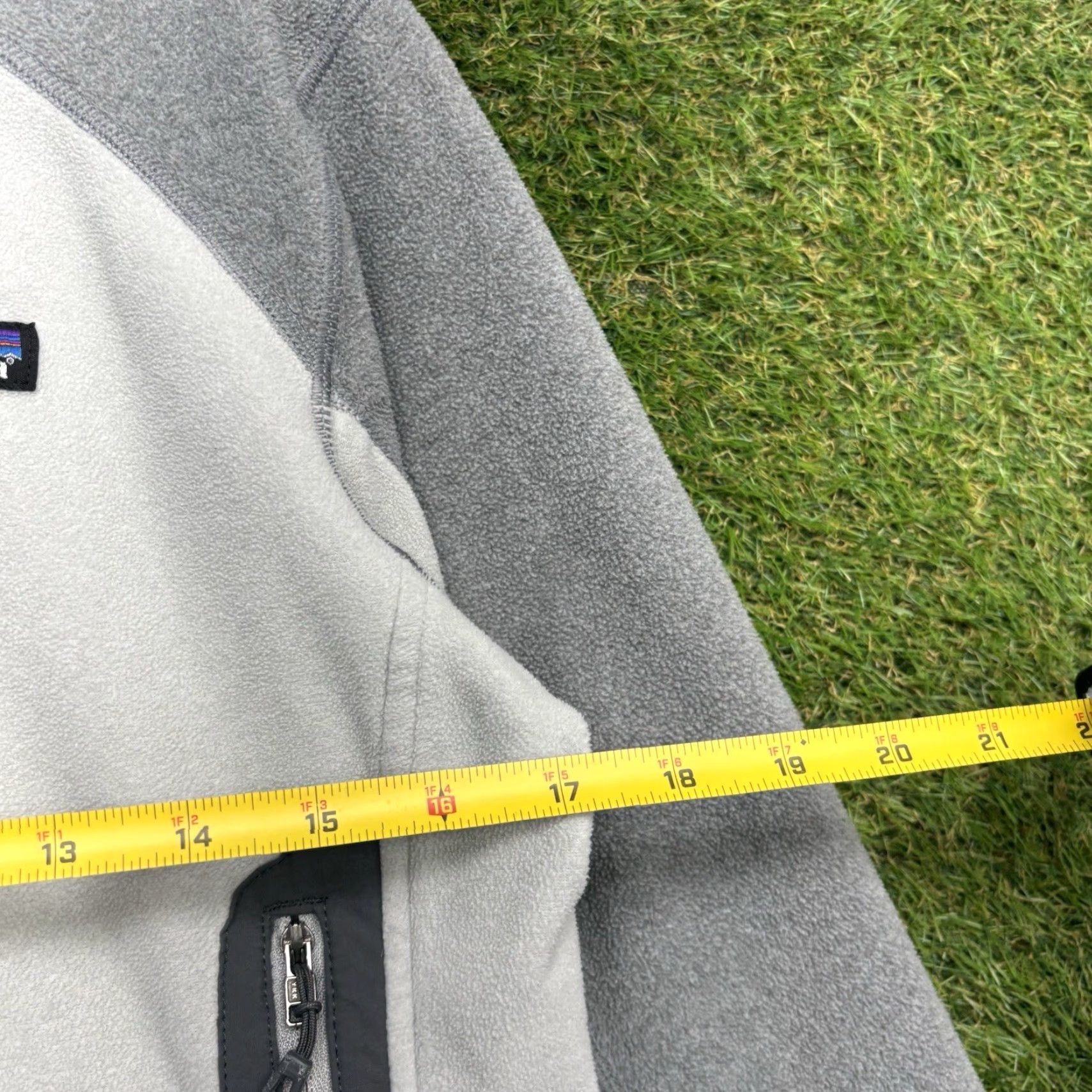 Patagonia Patagonia Fleece Jacket Womens Medium Full Zip Gray Two-Tone Outdoor Winter Spring Fall Hiking Jacket Casual Solid Long Sleeve Brand Patagonia Size M / US 6-8 / IT 42-44 - 4 Thumbnail