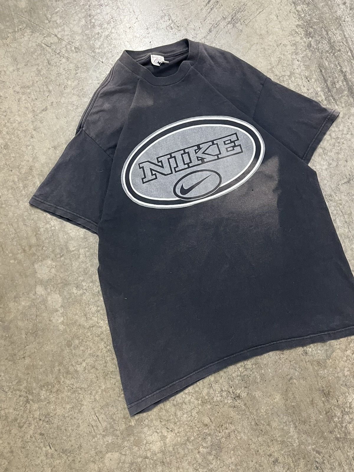 Nike × Vintage Nike 90s vintage shirt perfectly sun faded spell out hype Size US L / EU 52-54 / 3 - 3 Thumbnail