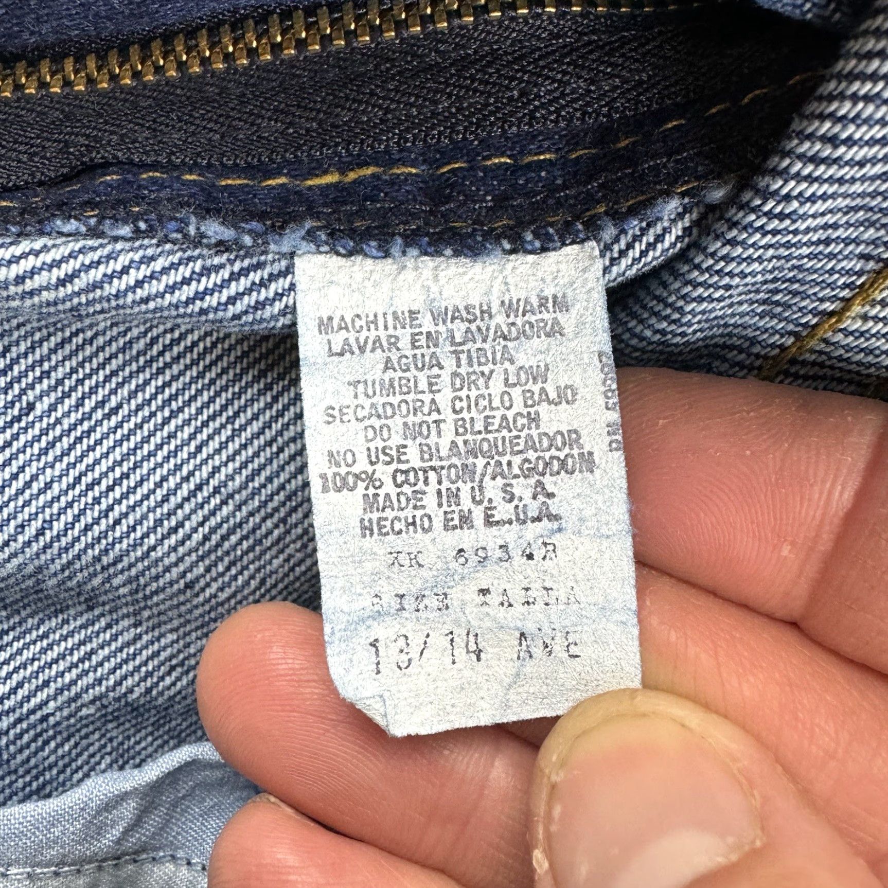 Vintage VINTAGE 1970s Jeans Women 13/14 High Rise Blue Denim Zipper Hipster Straight 29.5 Inseam USA 70s Size 34" / US 12 / IT 48 - 4 Thumbnail