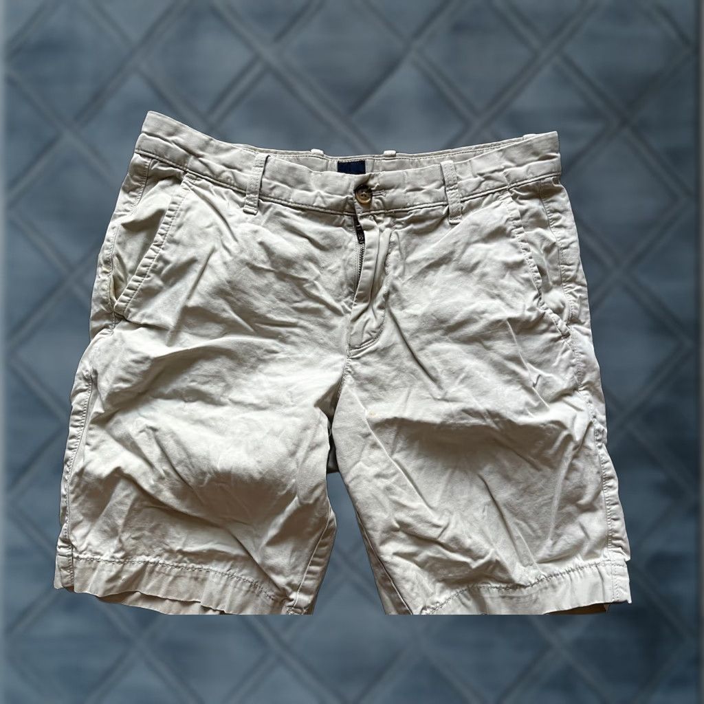 Gap VINTAGE Gap Shorts Men 31 Khaki Flat Front Relaxed Fit Beige 90s Preppy Retro Chino Mens Size 31 Shorts Size US 31 - 1 Thumbnail