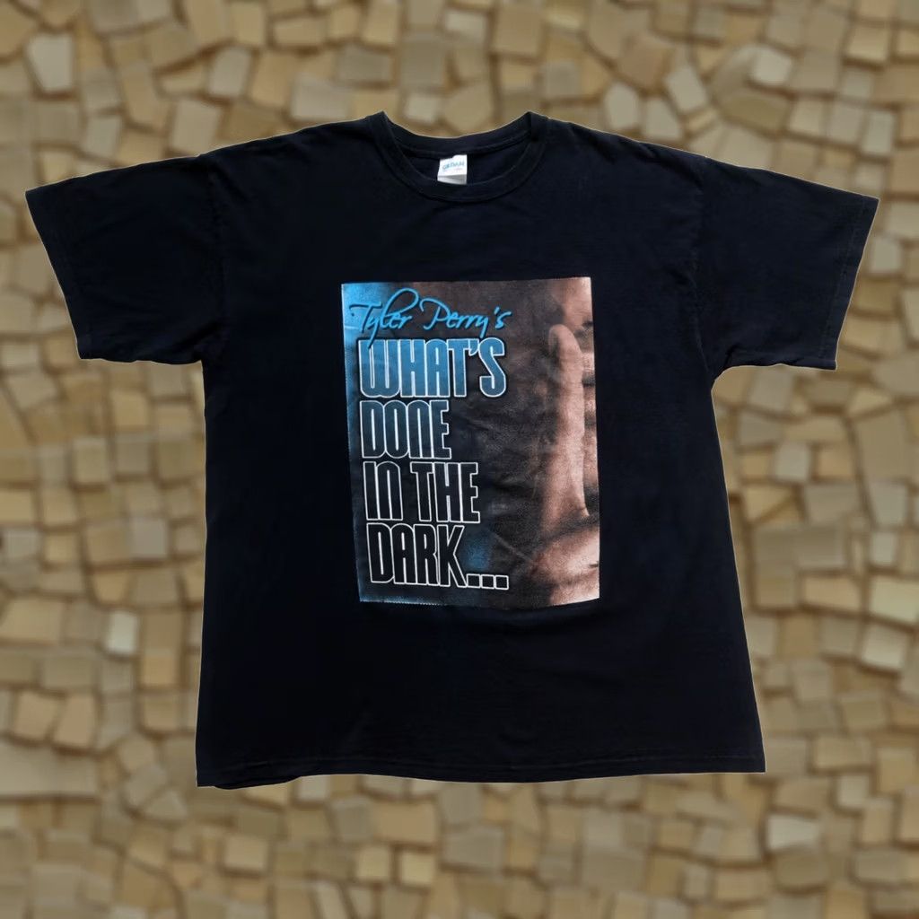 Gildan VINTAGE Gildan T-Shirt VTG Y2K TYLER PERRYS WHATS DONE IN THE DARK Graphic Short Sleeve Crew Neck 2XL Black Men Mens Size US XXL / EU 58 / 5 - 1 Thumbnail