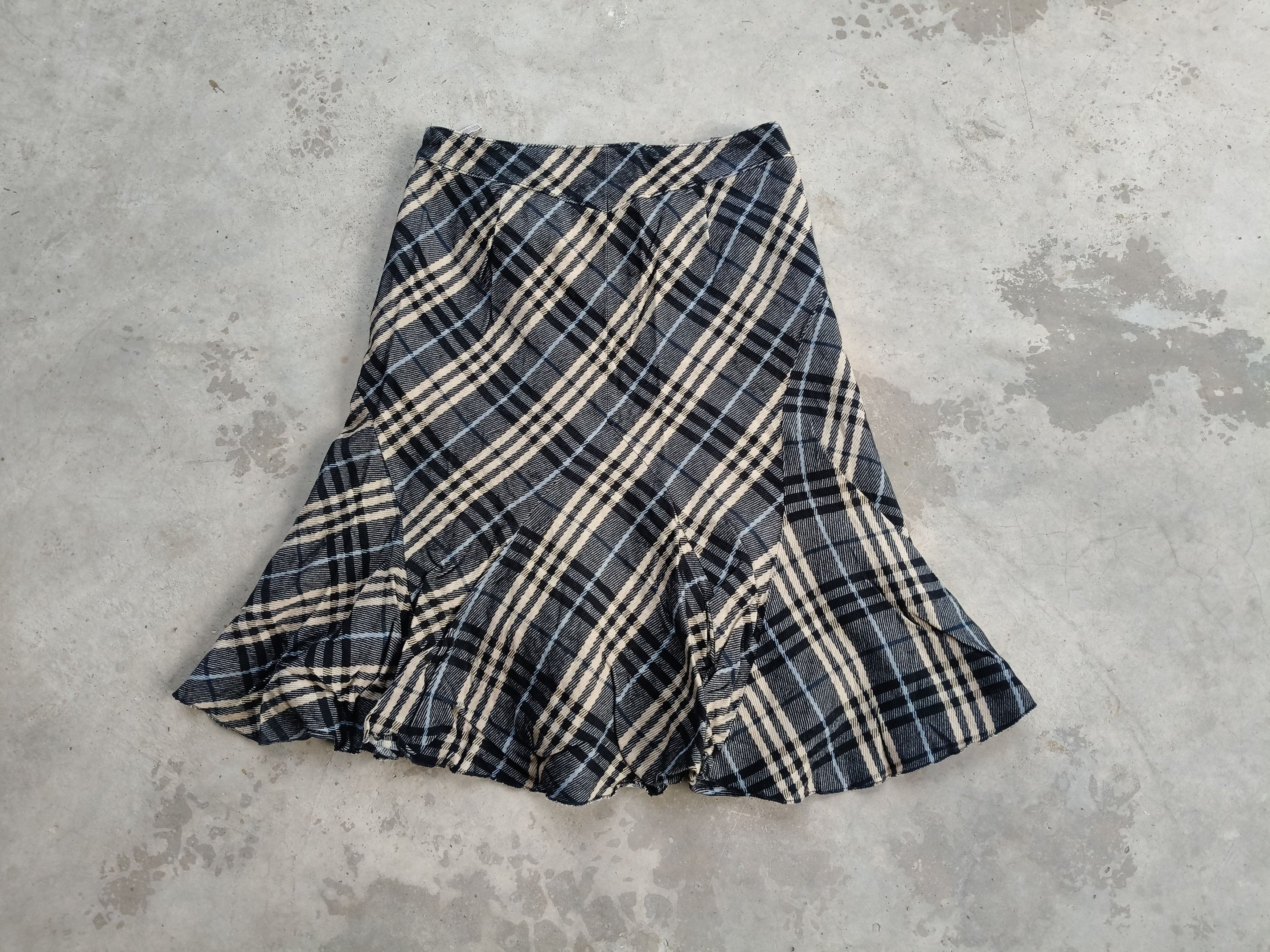 Burberry Burberry Blue Label Mini Skirt Size 26" / US 2 / IT 38 - 2 Thumbnail