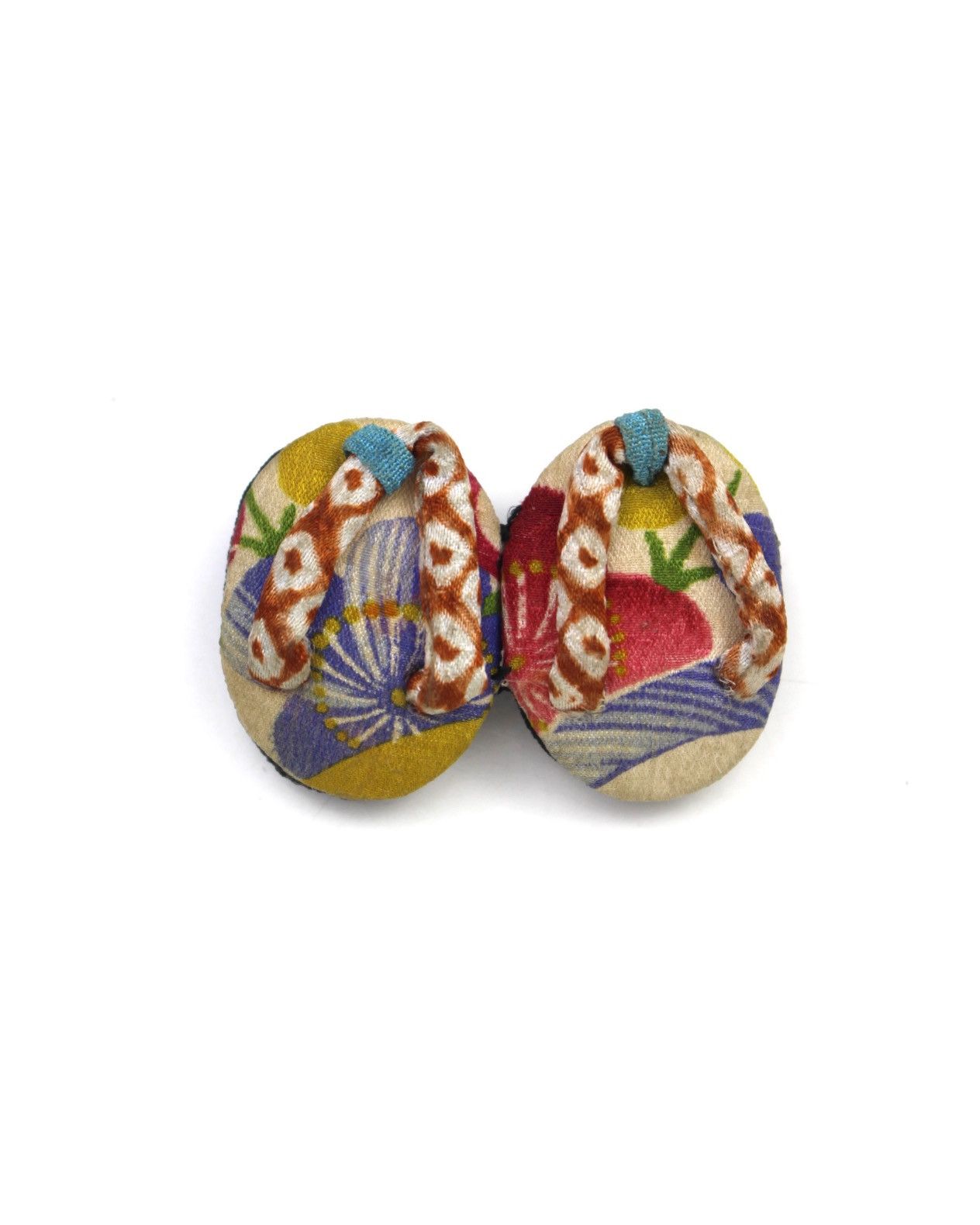 Vintage 1990S JAPANESE HANDCRAFTER FABRIC “ZORI” BROOCH Size ONE SIZE - 1 Thumbnail