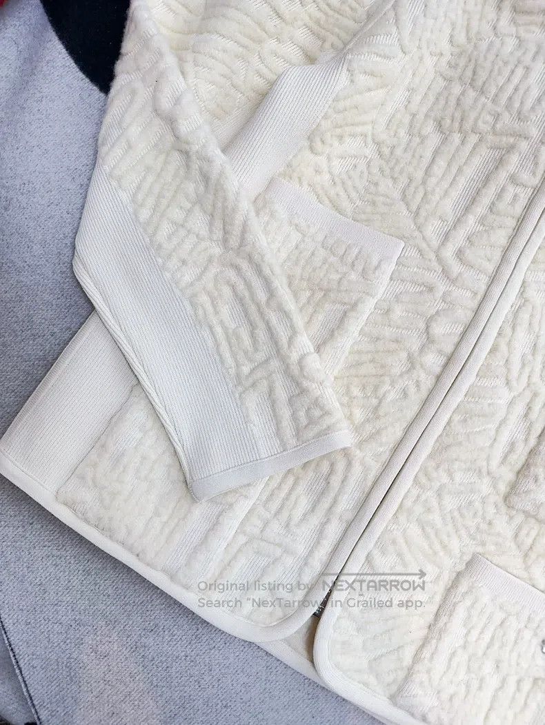 Chanel Chanel 21N Coco neige beige full-print logo long-sleeved j Size XXS / US 00 / IT 34 - 5 Thumbnail