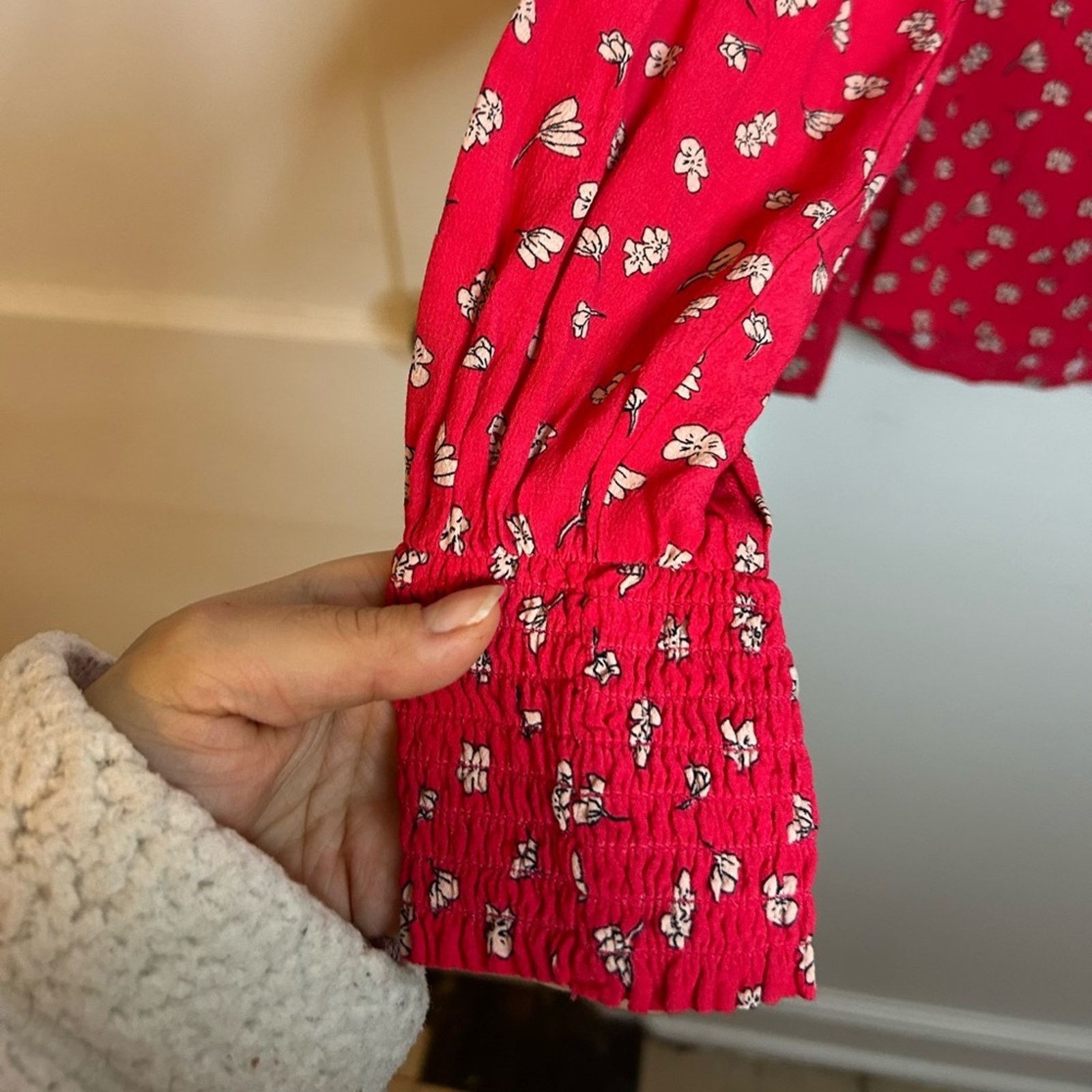 Sanctuary Sanctuary Red Floral V-Neck Balloon Sleeve Button Front Top Size S / US 4 / IT 40 - 6 Thumbnail