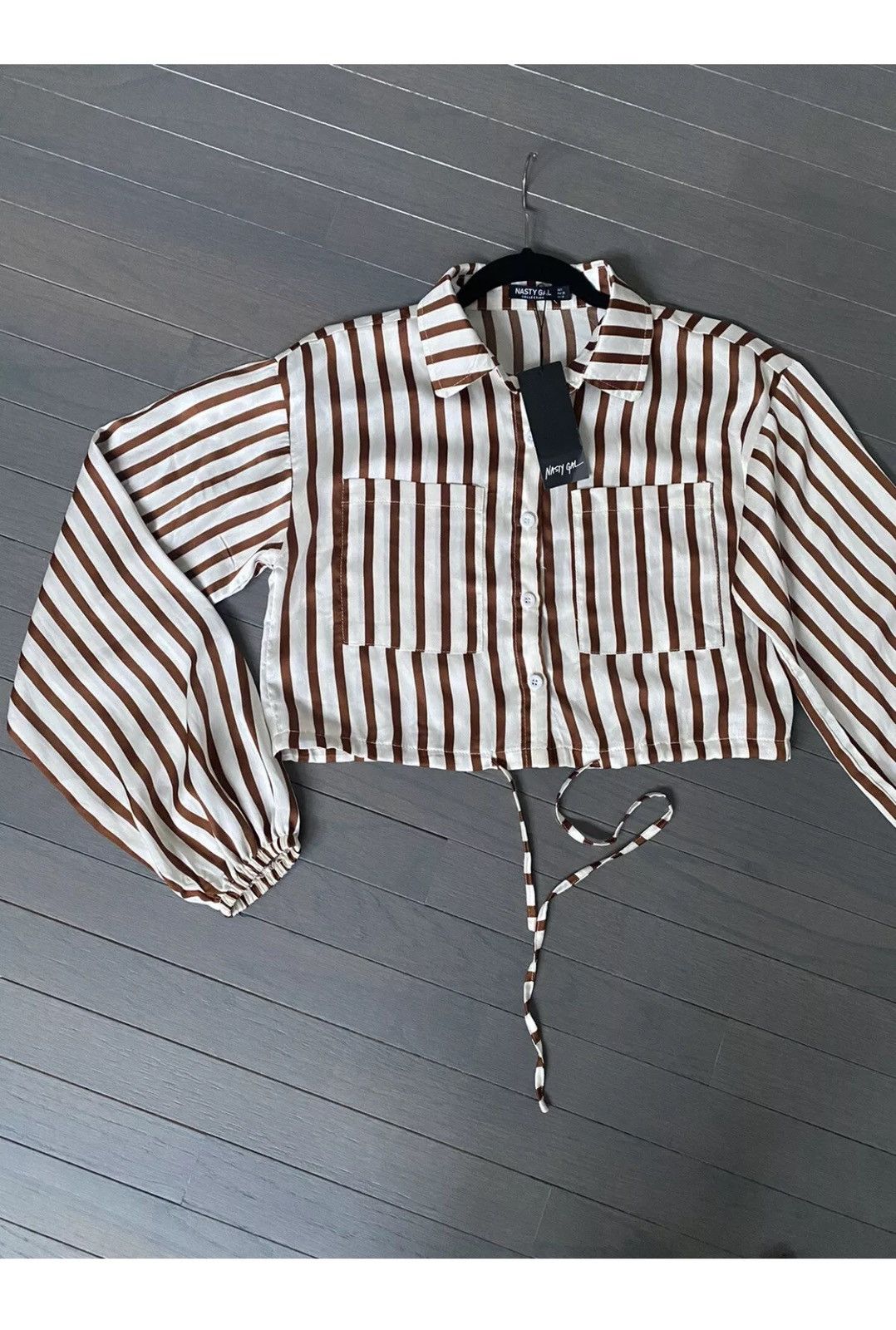 Nasty Gal NWT Nasty Gal Front Tie Striped Crop Silky Shirt Size Small Size S / US 4 / IT 40 - 2 Thumbnail