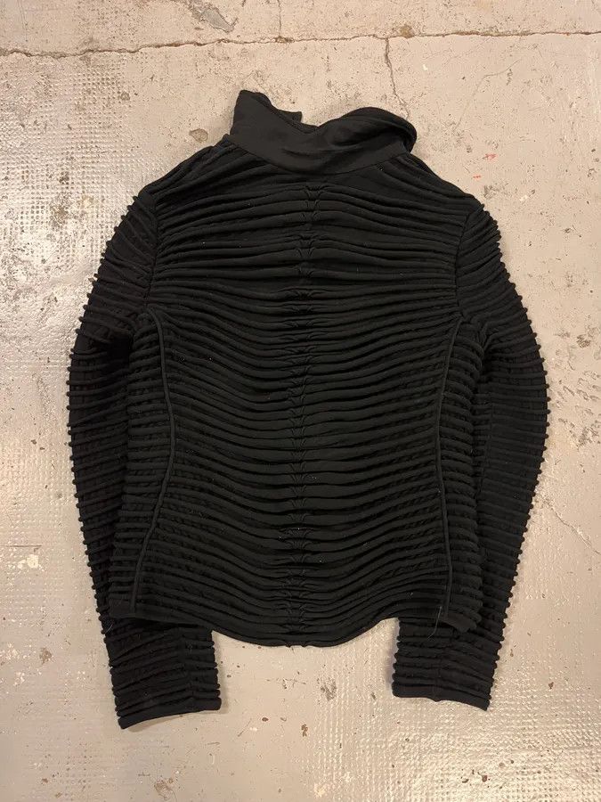 Giorgio Armani 2000s Giorgio Armani Horizontal Pleats Asymmetrical Zip Sweater Size XS / US 0-2 / IT 36-38 - 4 Thumbnail
