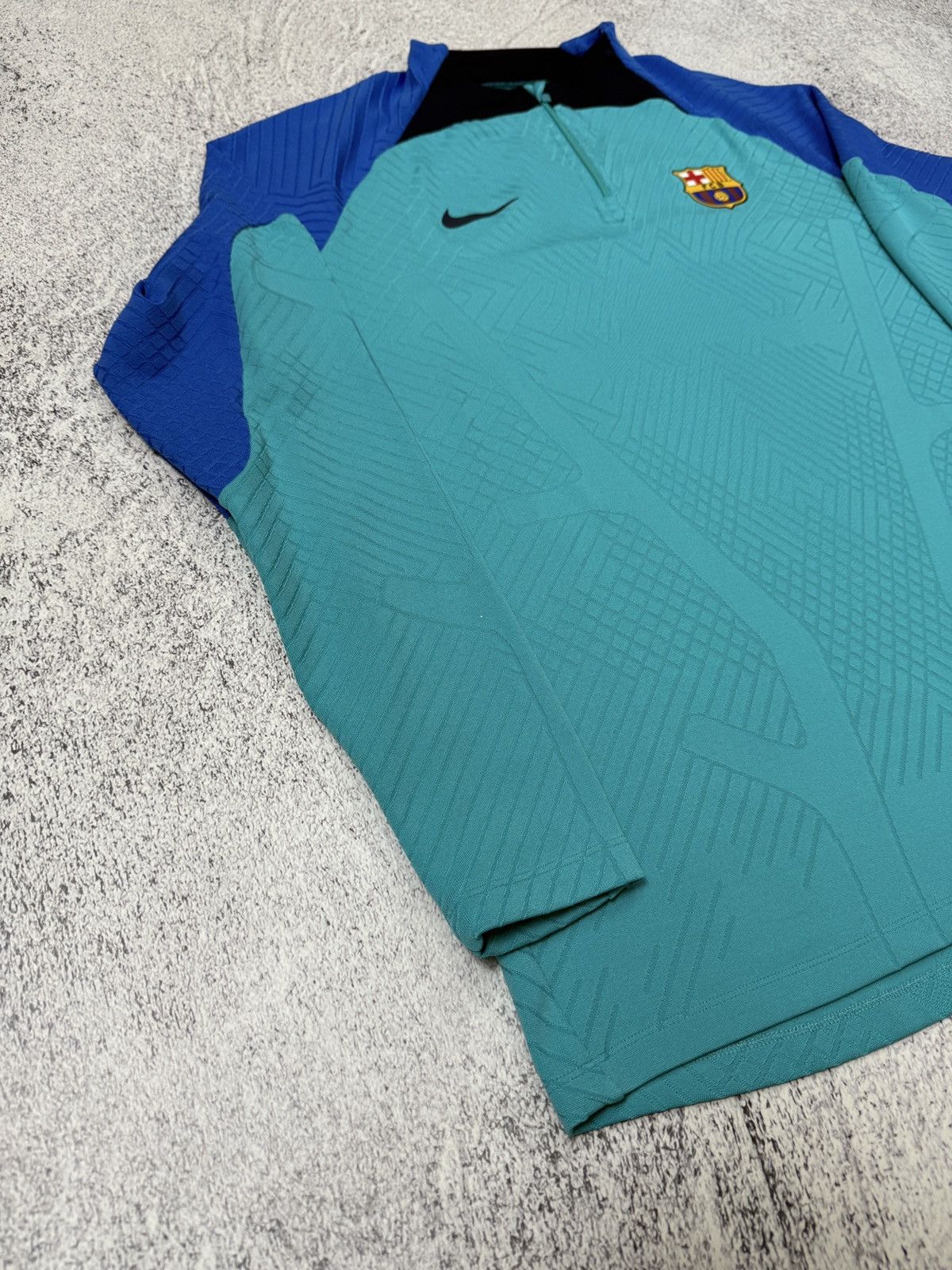 Nike Nike FC Barcelona 2022-23 Strike Elite ADV Drill Top Shirt Size US XL / EU 56 / 4 - 5 Thumbnail