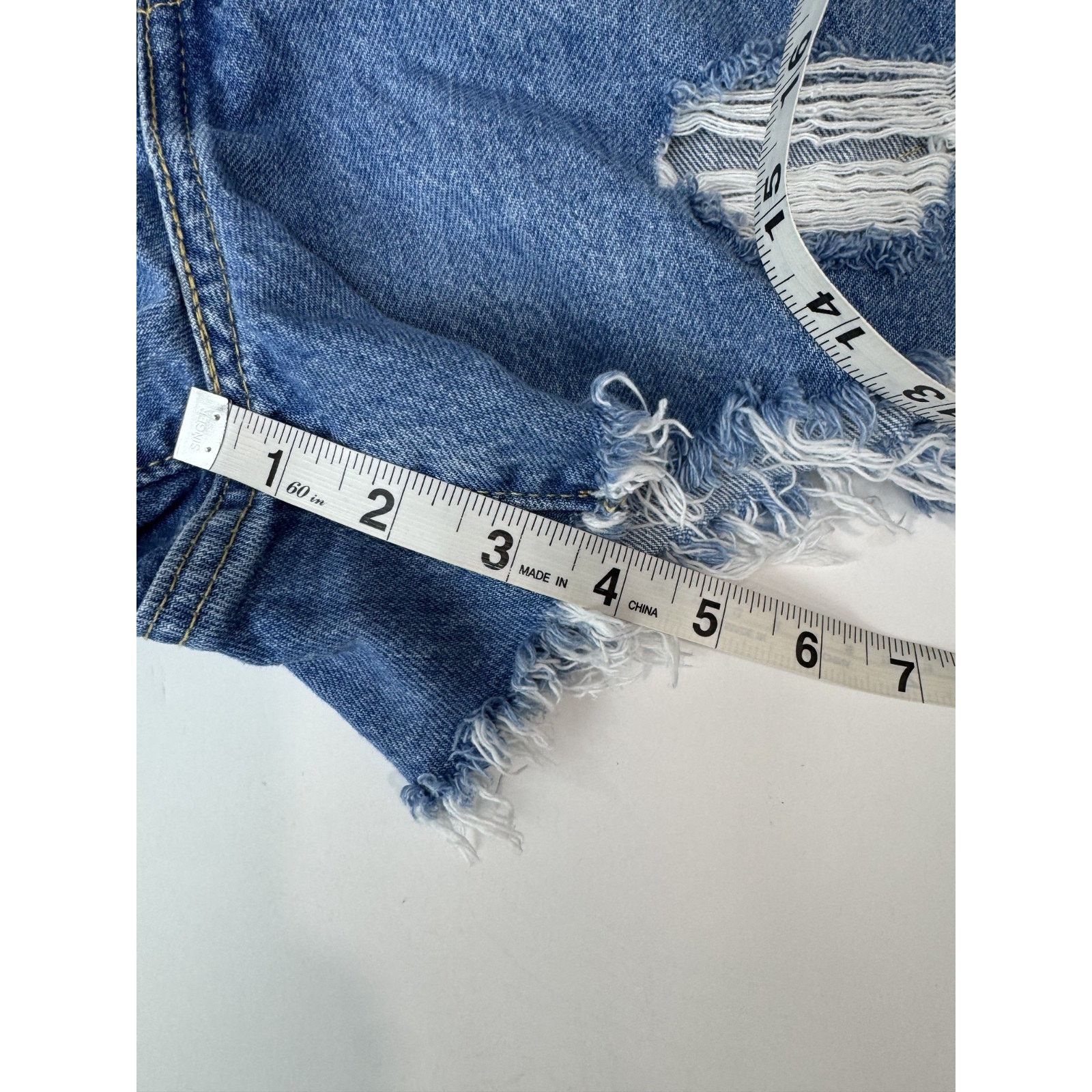 Levi's Levi's High Waisted Mom Shorts Grunge Women's Size 28 Size 28" / US 6 / IT 42 - 6 Thumbnail