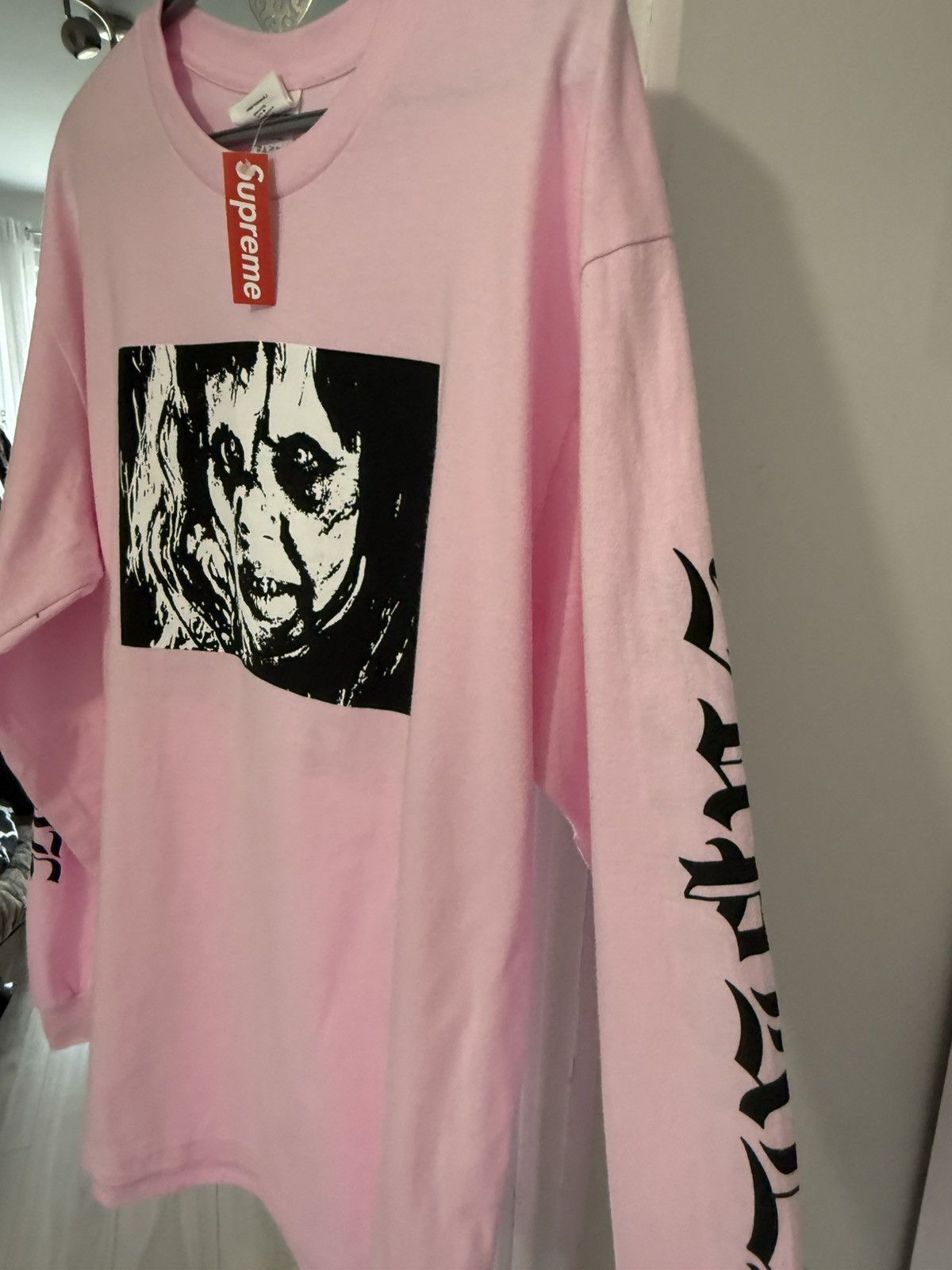 Supreme Supreme The Exorcist Mother L/S Tee Pink Size L DSWT Size US L / EU 52-54 / 3 - 6 Thumbnail