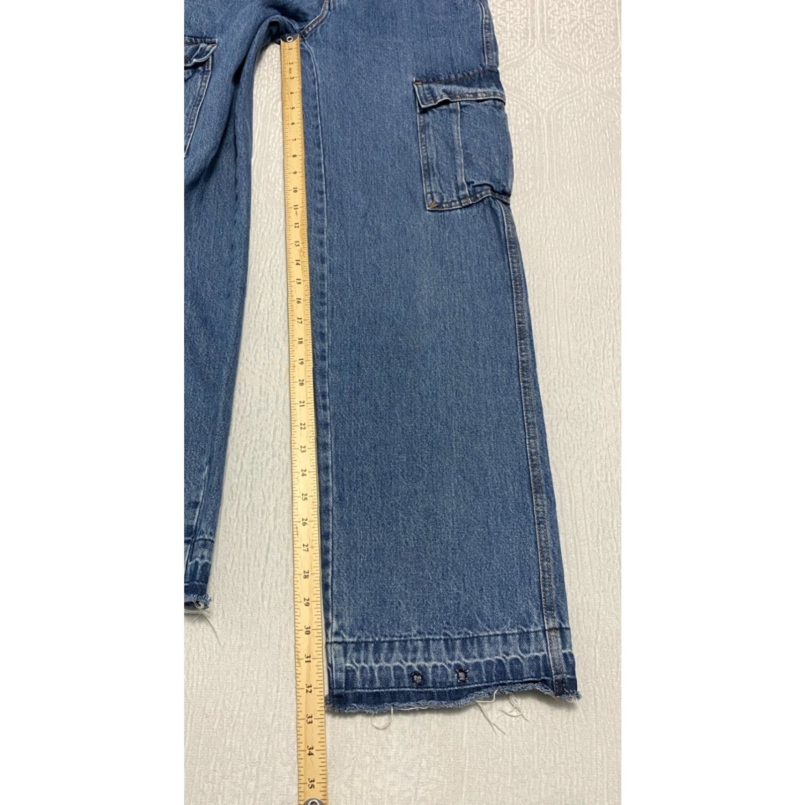Levi's Levi's Baggy Cargo Jeans Women's Juniors Size 24x32 Blue Denim Raw Hem Jeans Cargo Pocket Wide-Leg Womens Size 27" / US 4 / IT 40 - 6 Thumbnail