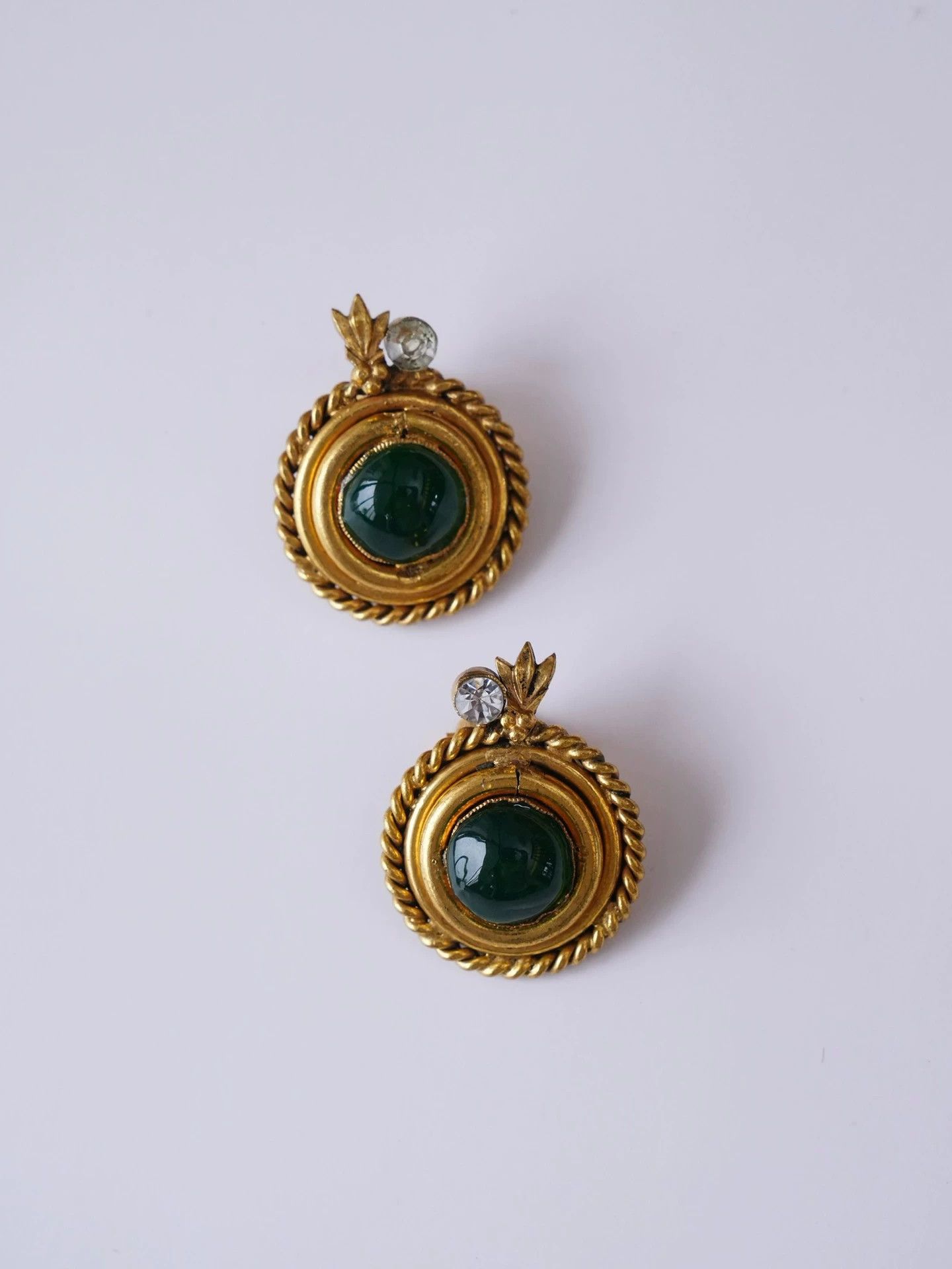Chanel Chanel Vintage Green Glass Round Clip-On Earrings Size ONE SIZE - 8 Thumbnail