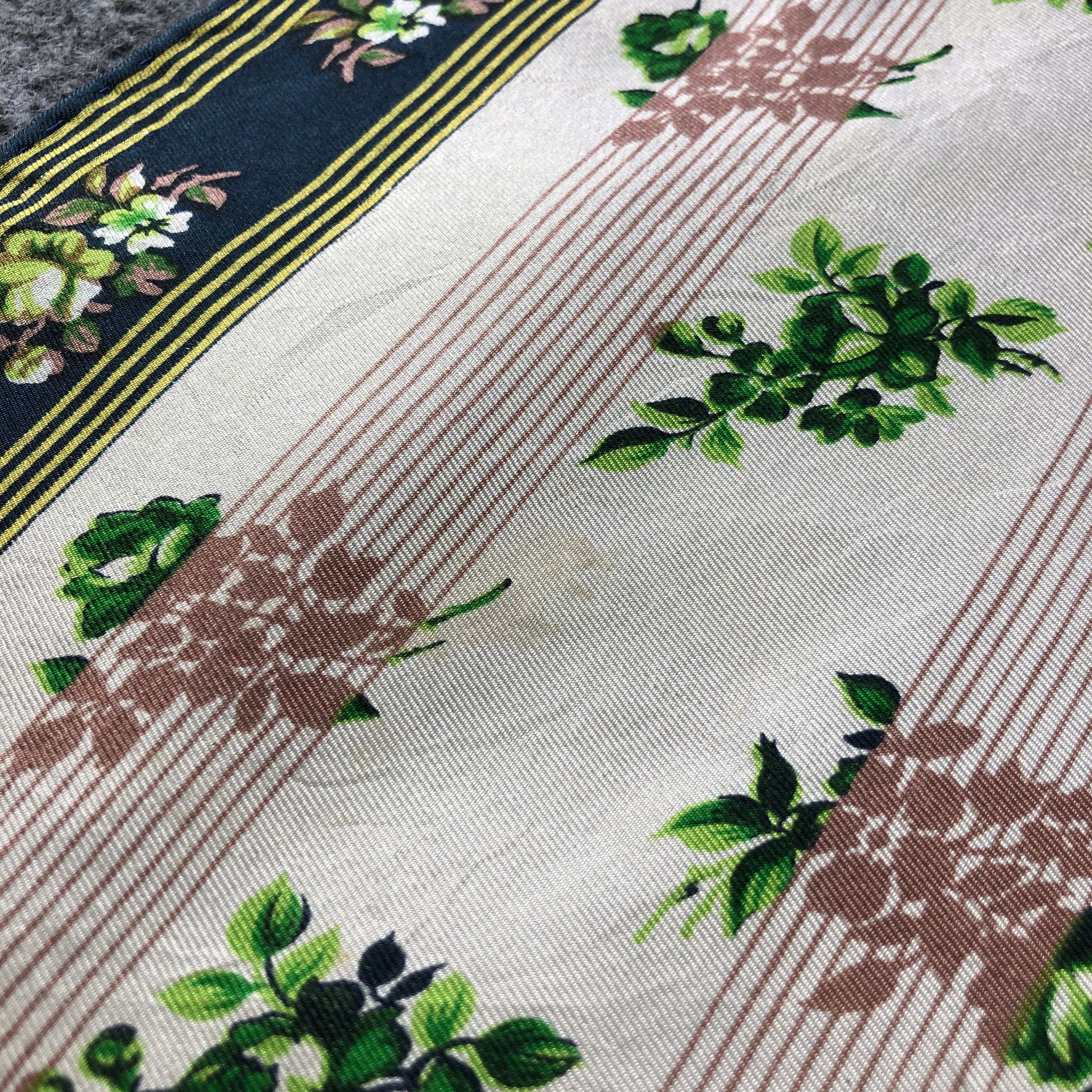 Japanese Brand Vintage Luxury Floral Hand Rolled Silk Scarf M1332 Size ONE SIZE - 10 Thumbnail