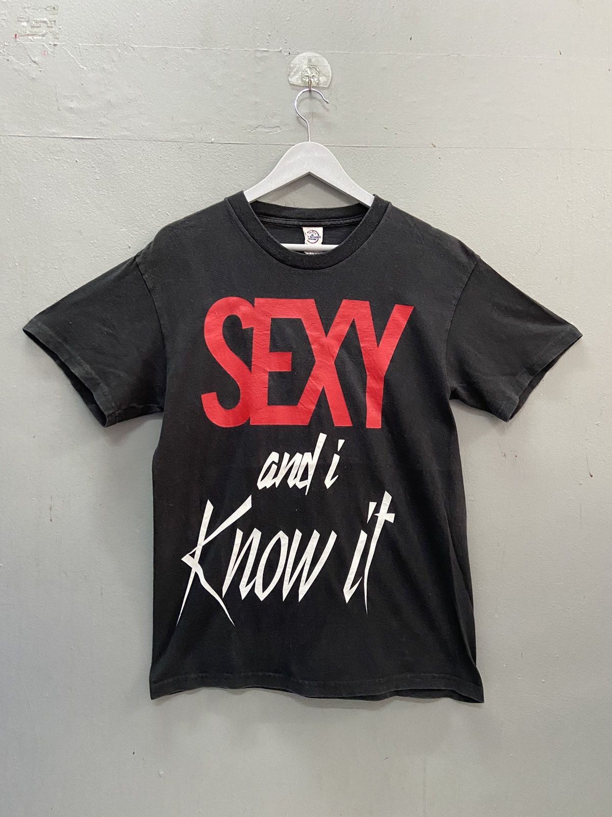 Delta SEXY AND I KNOW IT LMFAO GRAPHICS TEE SHIRT Size US M / EU 48-50 / 2 - 1 Thumbnail