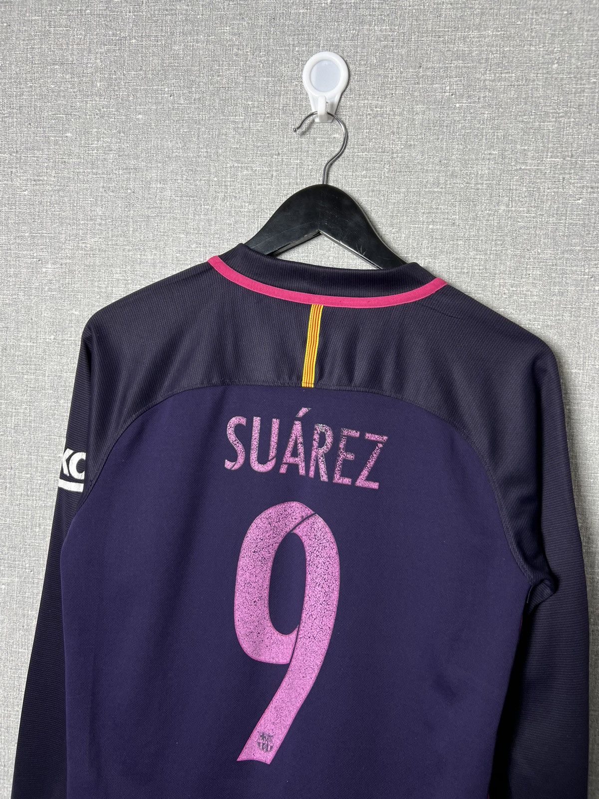 Nike #9 Suarez Barcelona Nike 2016/17 Away Long Sleeve Jersey Size US S / EU 44-46 / 1 - 2 Thumbnail