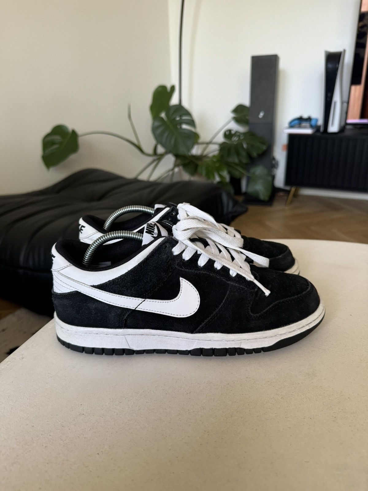 Nike Nike Dunk Low GS Suede Black Sneakers Swoosh Hype Streetwear Size US 6 / IT 36 - 1 Thumbnail