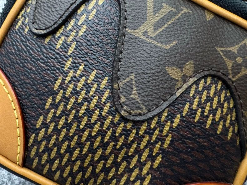 Louis Vuitton Louis Vuitton Co-branded presbyopic camera case bag Size ONE SIZE - 5 Thumbnail