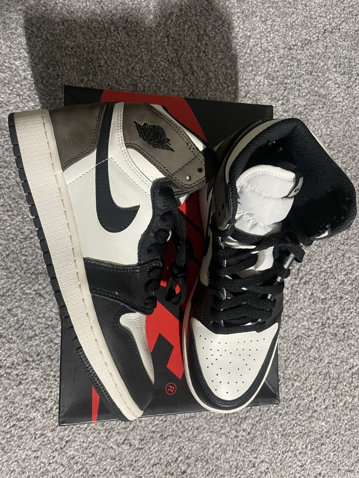 Jordan Brand × Nike Jordan 1 High GS “Mocha” Size 5.5Y Size US 5.5 / EU 38 - 2 Thumbnail