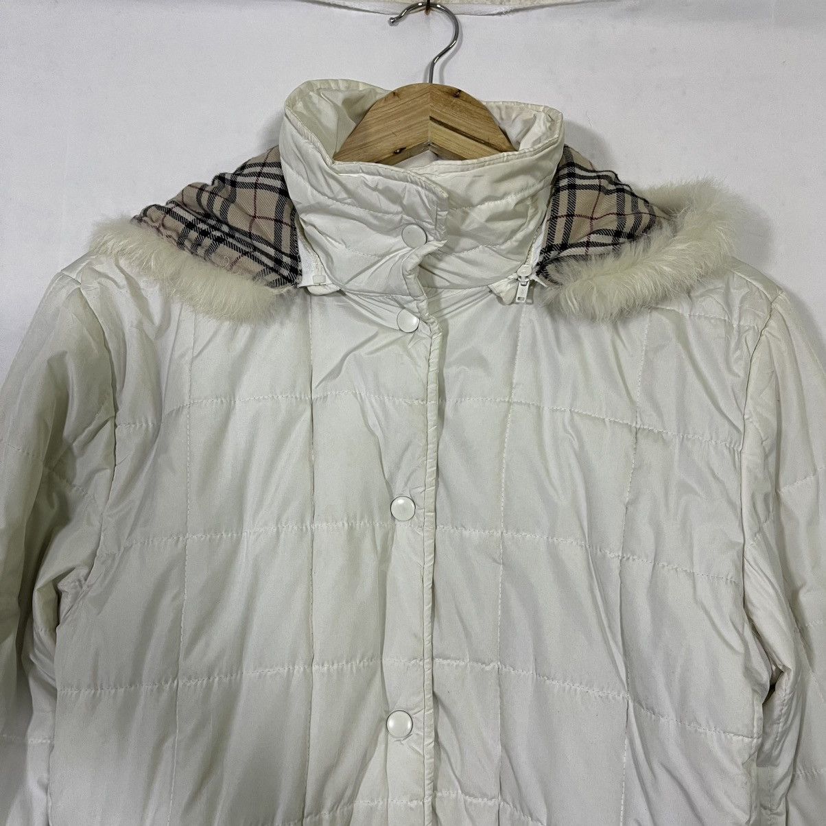 Burberry BURBERRYS’ NOVACHECK CREAM IVORY QUILTED FUR HOODED JACKET Size M / US 6-8 / IT 42-44 - 5 Thumbnail