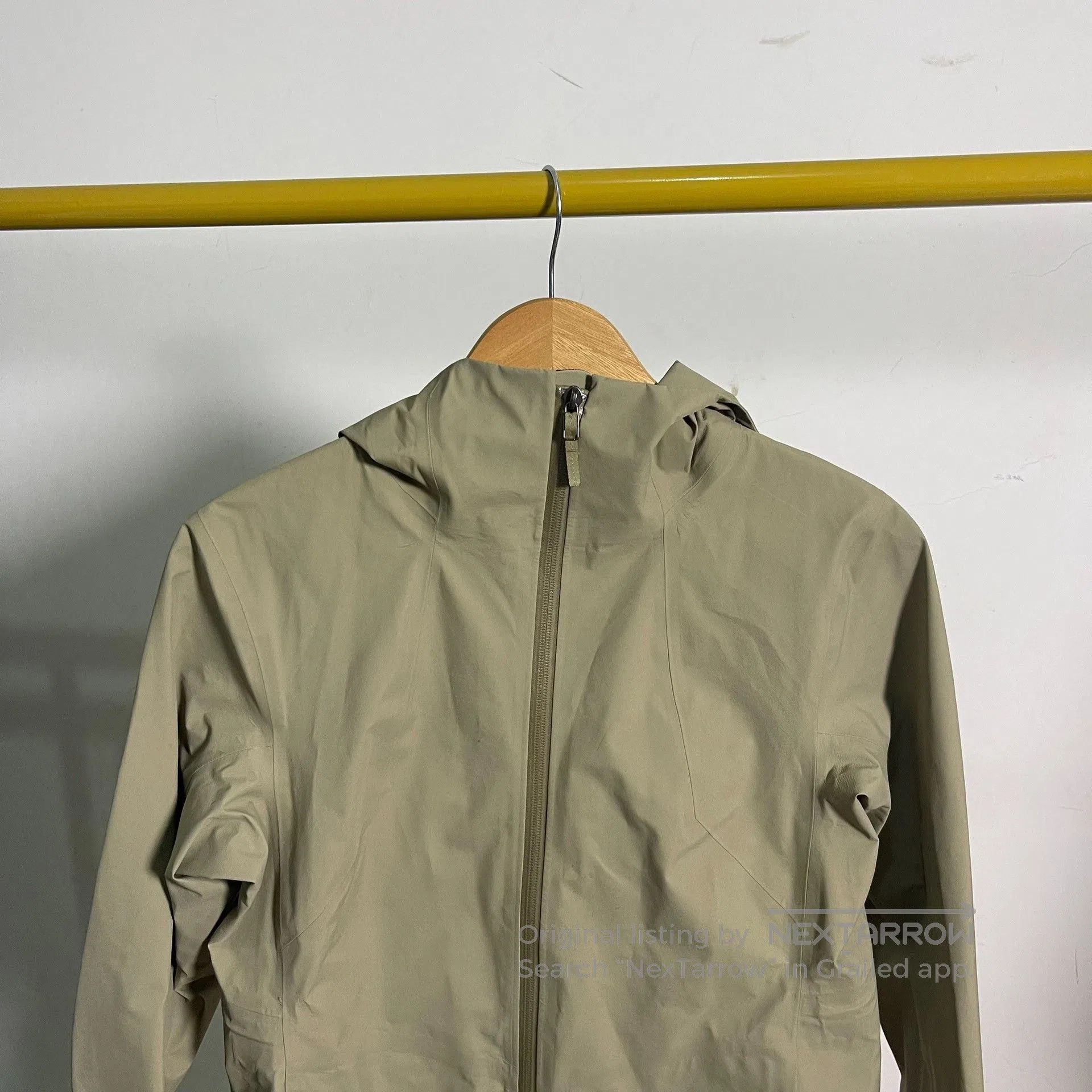 Arc'teryx Arcteryx Women's Hooded Drawstring Windbreaker. Size XS / US 0-2 / IT 36-38 - 2 Thumbnail