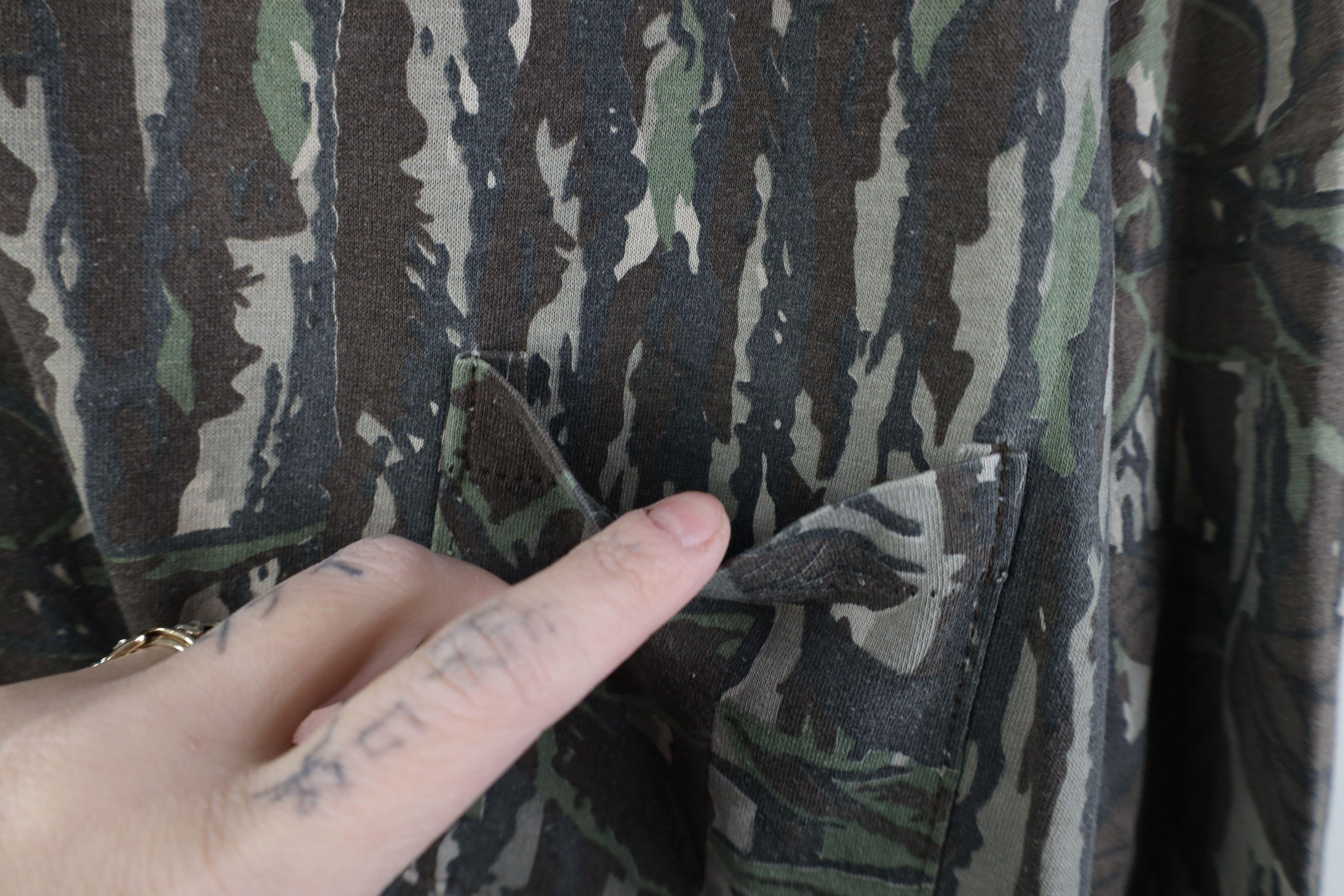 Vintage Vintage 80s 90s Camouflage Long Sleeve T-Shirt Pocket USA Size US L / EU 52-54 / 3 - 5 Thumbnail