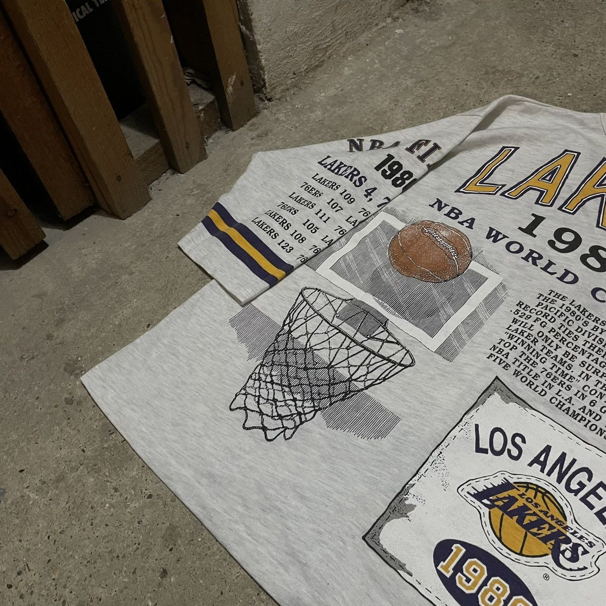 Vintage Vintage l.a. lakers nba world championship 90s t-shirt Size US XL / EU 56 / 4 - 9 Thumbnail