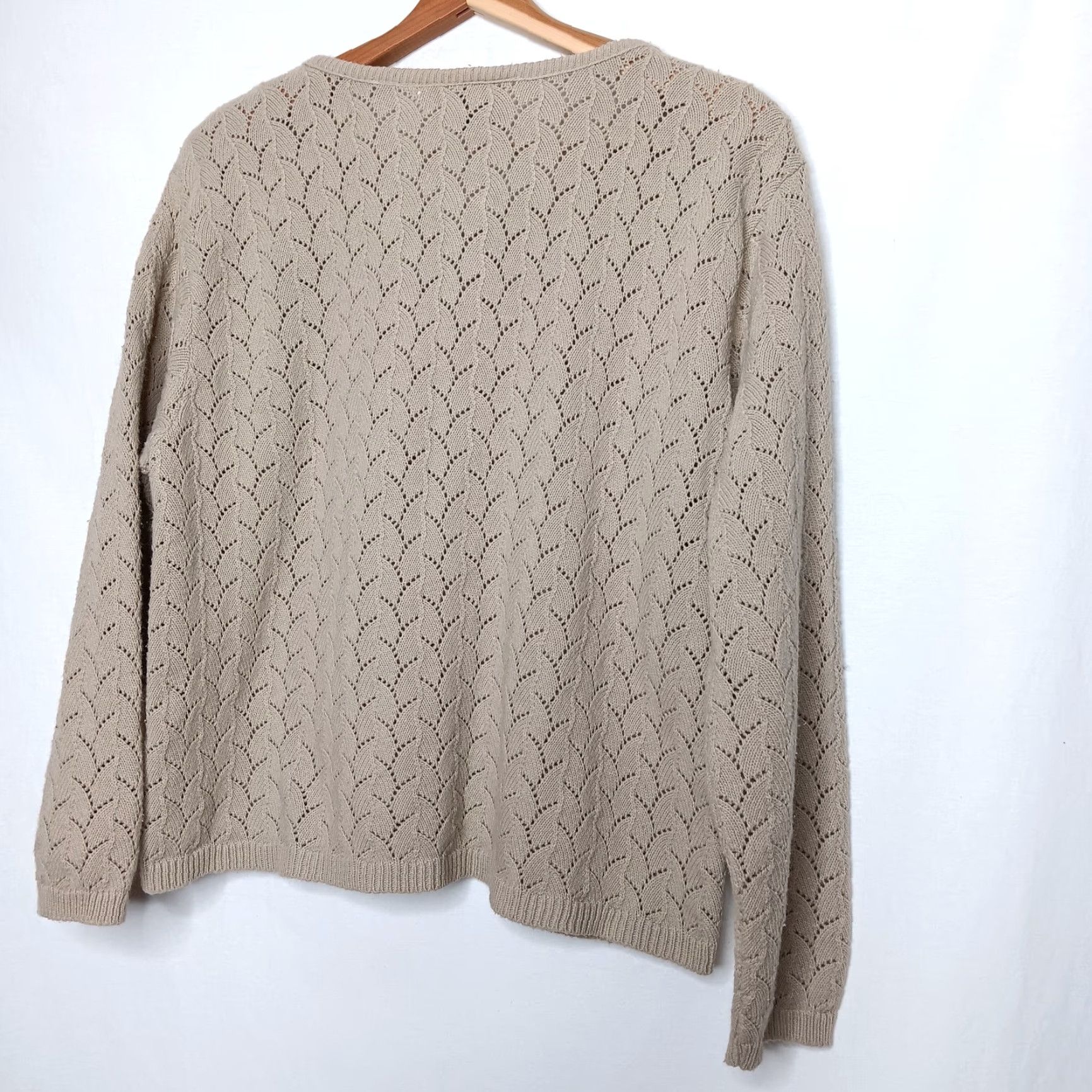 Vintage VINTAGE Bentley Cardigan Sweater Women Large Beige Open-Knit Regular Fit Classic Grannycore Size L / US 10 / IT 46 - 2 Thumbnail