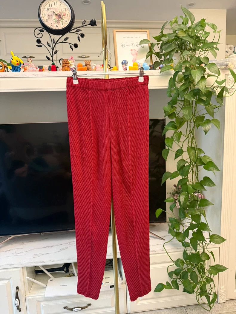 Issey Miyake Issey Miyake size:2 Red main line series small fish scale Size 31" - 1 Thumbnail