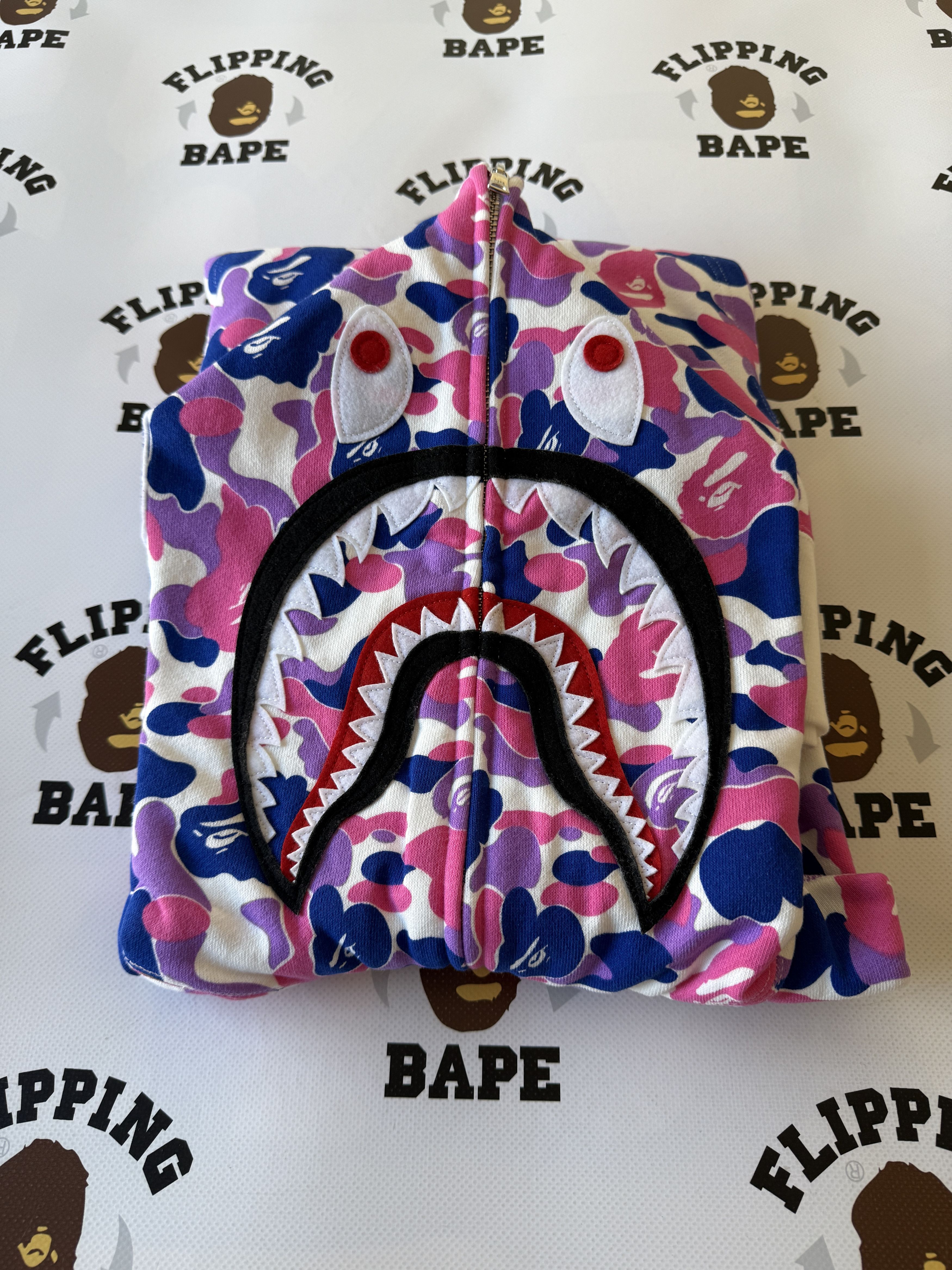 Bape BAPE GUANGZHOU SEPARATE SHARK FULL ZIP HOODIE Size US L / EU 52-54 / 3 - 16 Thumbnail