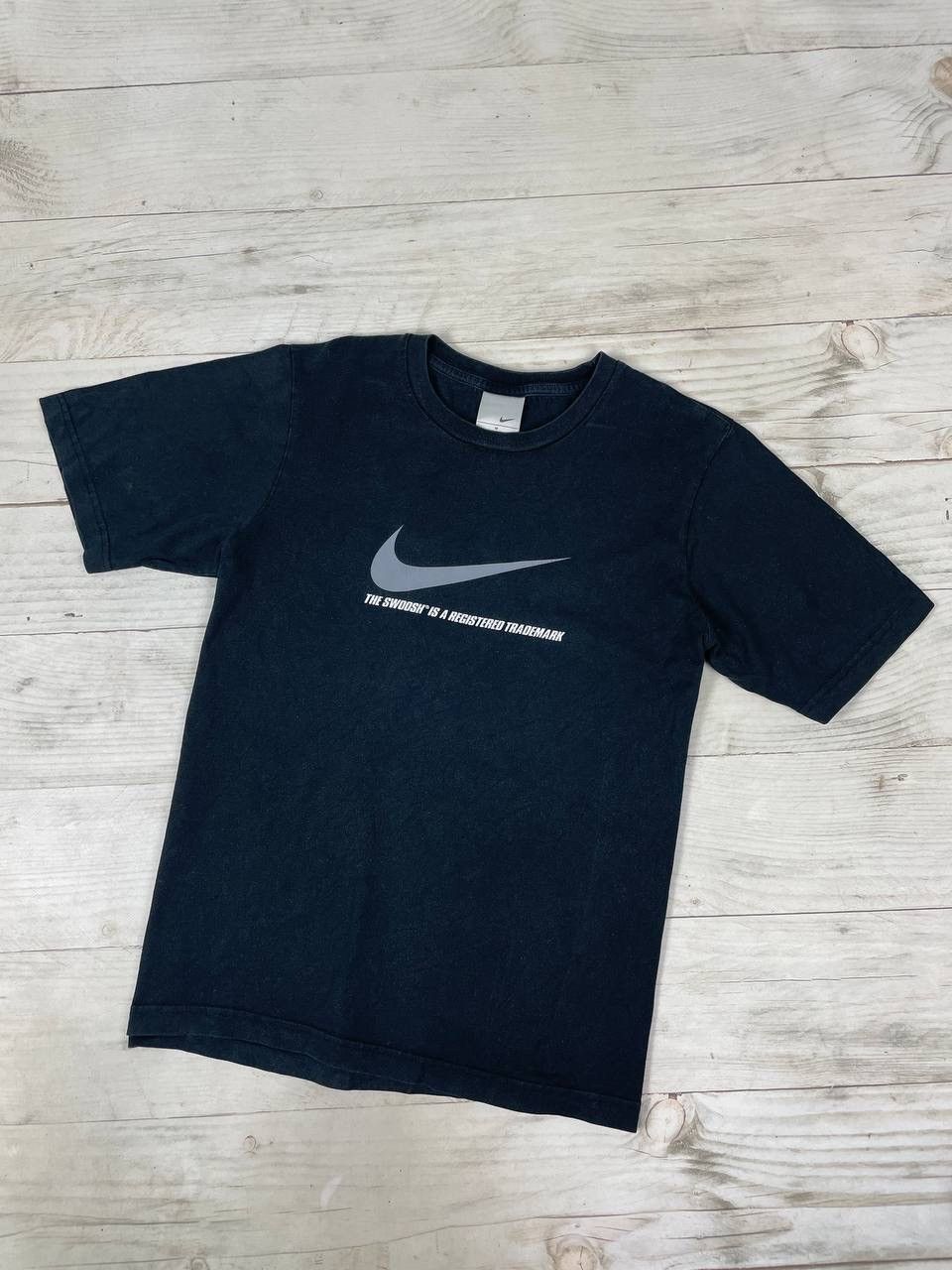 Nike Vintage Nike Swoosh Big Logo T-Shirt 00S Size US M / EU 48-50 / 2 - 1 Thumbnail