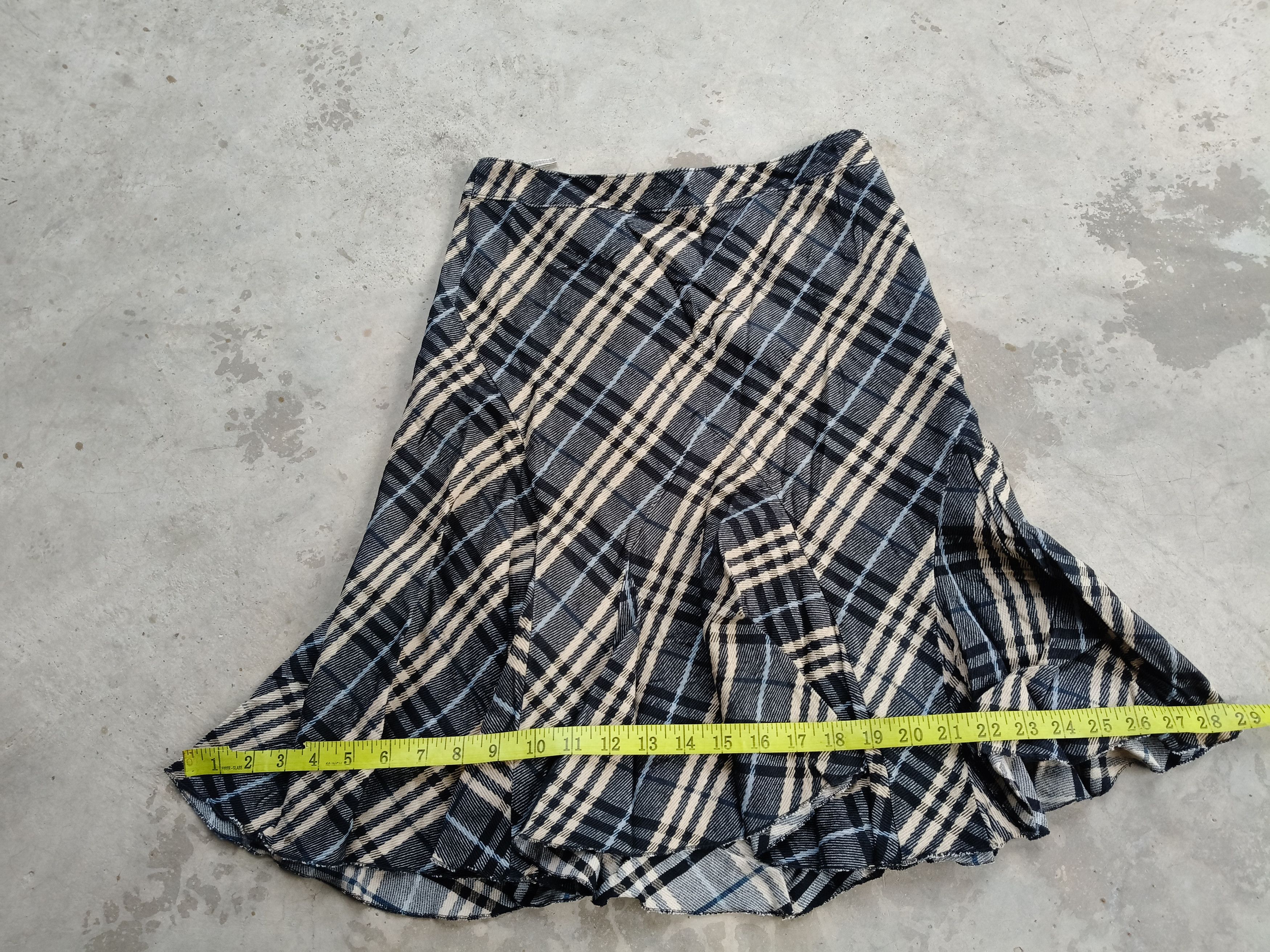 Burberry Burberry Blue Label Mini Skirt Size 26" / US 2 / IT 38 - 9 Thumbnail