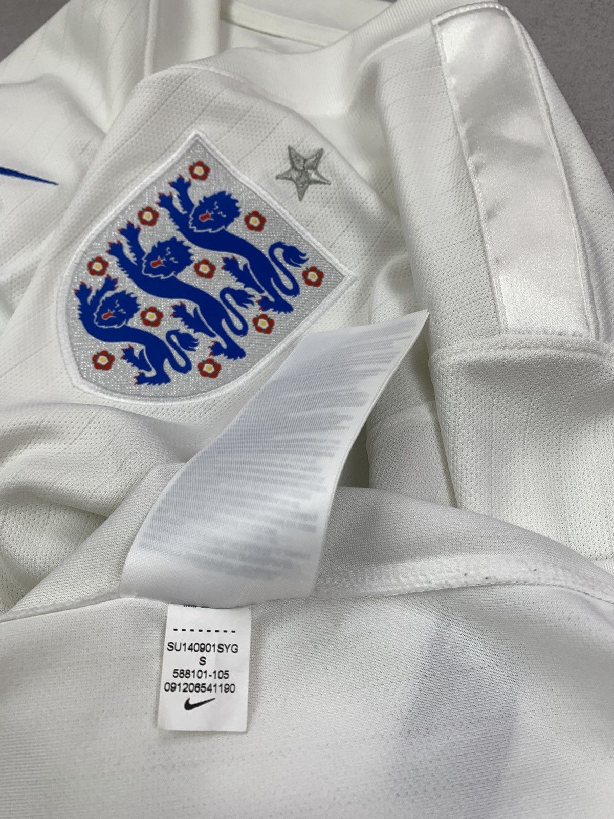 Nike Nike England 2014-2015 Home Shirt Soccer Jersey Size S Size US S / EU 44-46 / 1 - 7 Thumbnail