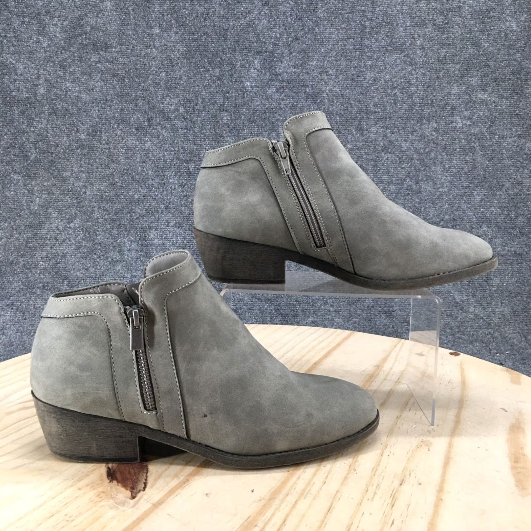 Vintage Maurices Boots Women 9 M Abigail Side Zip Ankle Bootie Gray Faux Leather Casual Size US 9 / IT 39 - 2 Thumbnail
