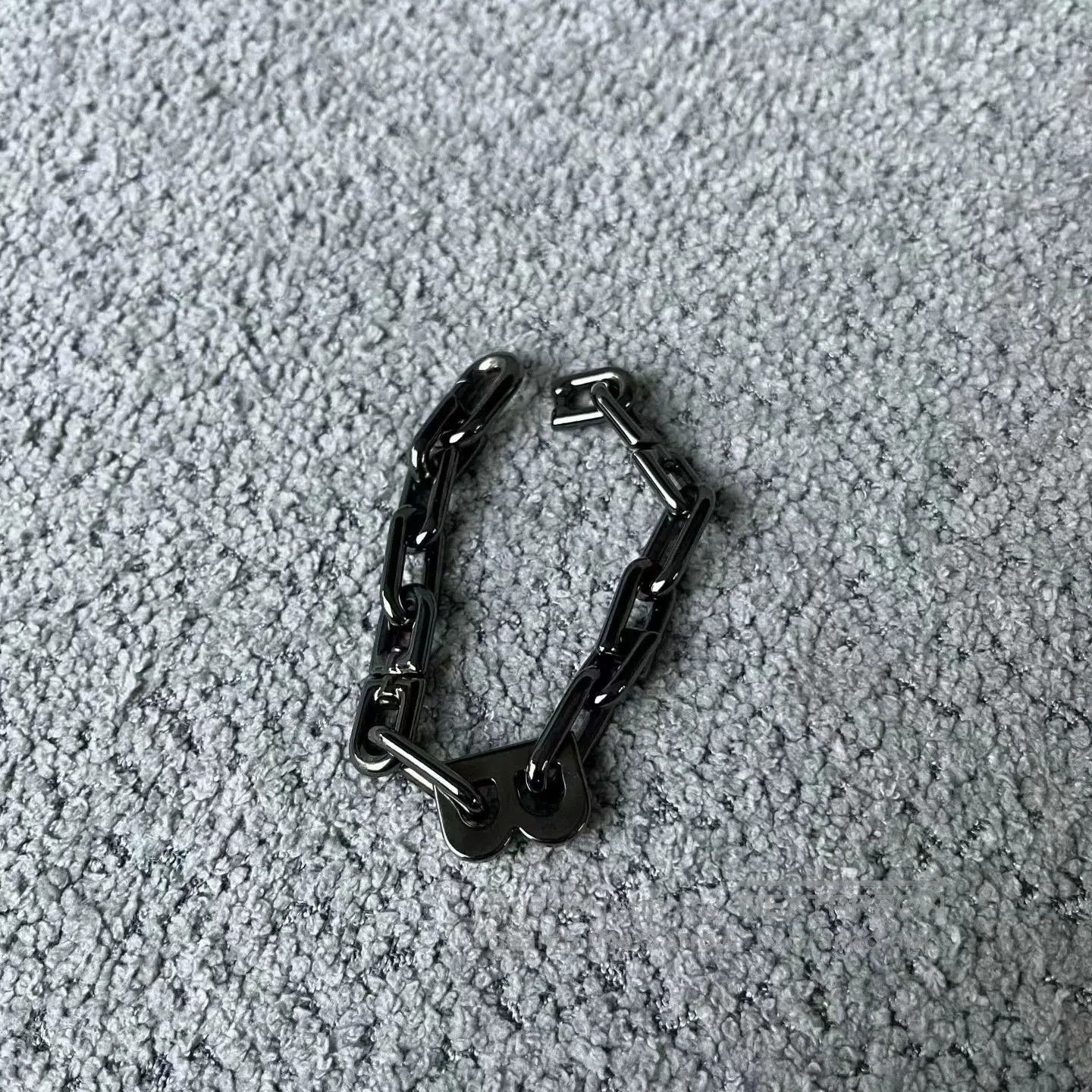 Balenciaga balenciaga gray logo chain bracelet 22cm. Size ONE SIZE - 1 Thumbnail