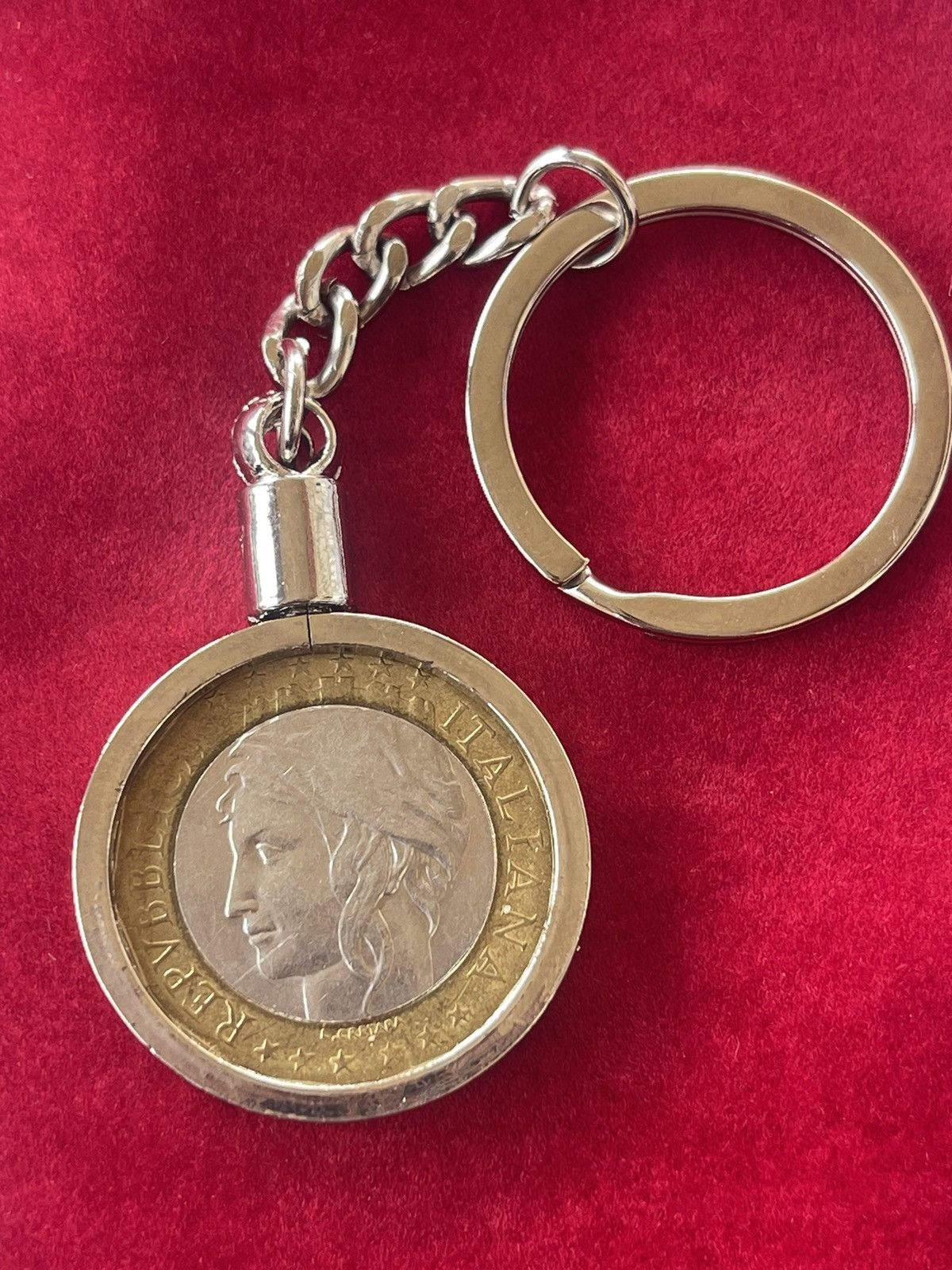 Vintage Italian coin keychain Size ONE SIZE - 1 Thumbnail