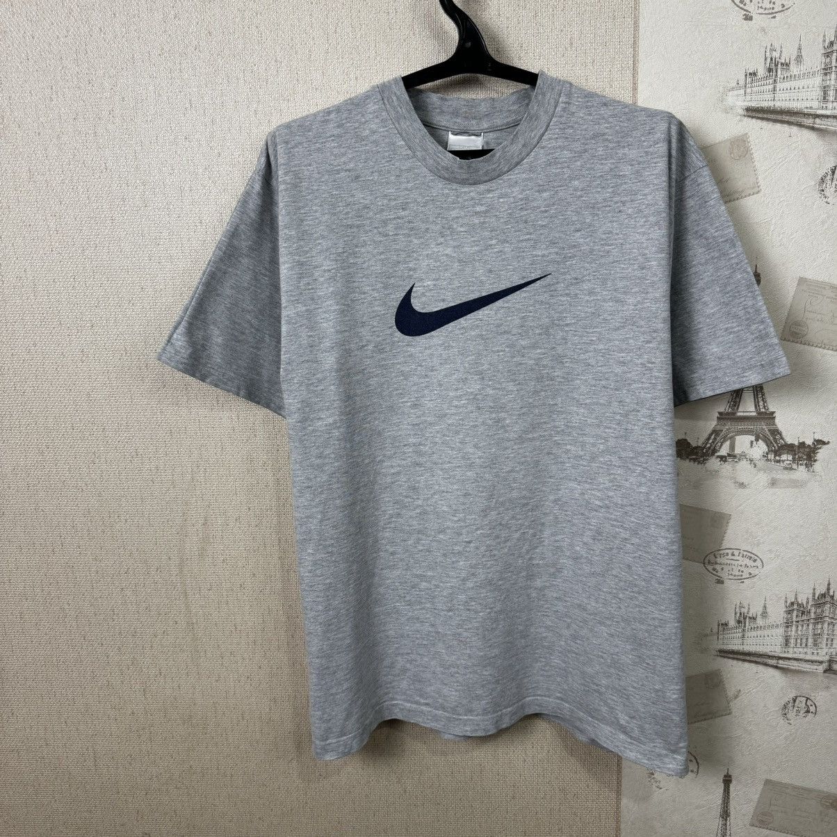 Nike × Vintage Vintage Nike 90s T shirt Centre Logo Gray XL Streetwear Size US XL / EU 56 / 4 - 8 Thumbnail