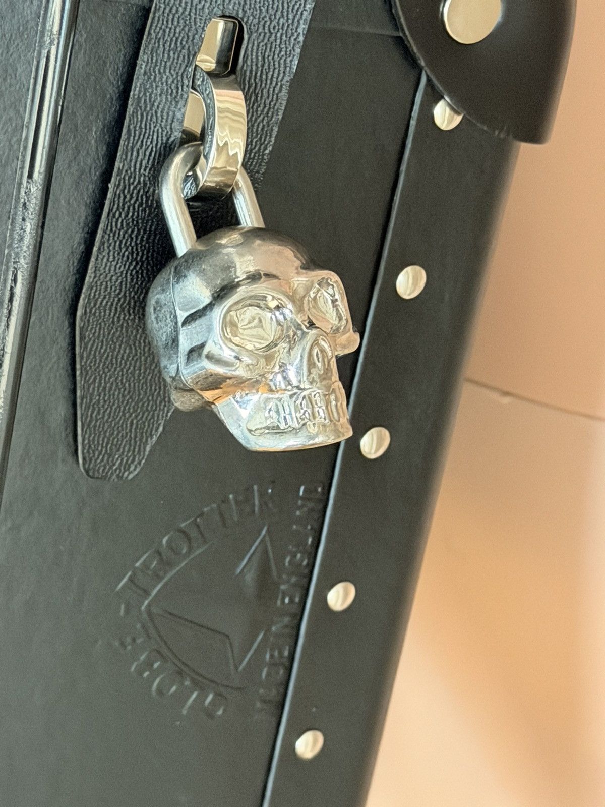 Globe-Trotter Rare Alexander McQueen Globe-Trotter Studded Leather Bag Size ONE SIZE - 14 Thumbnail