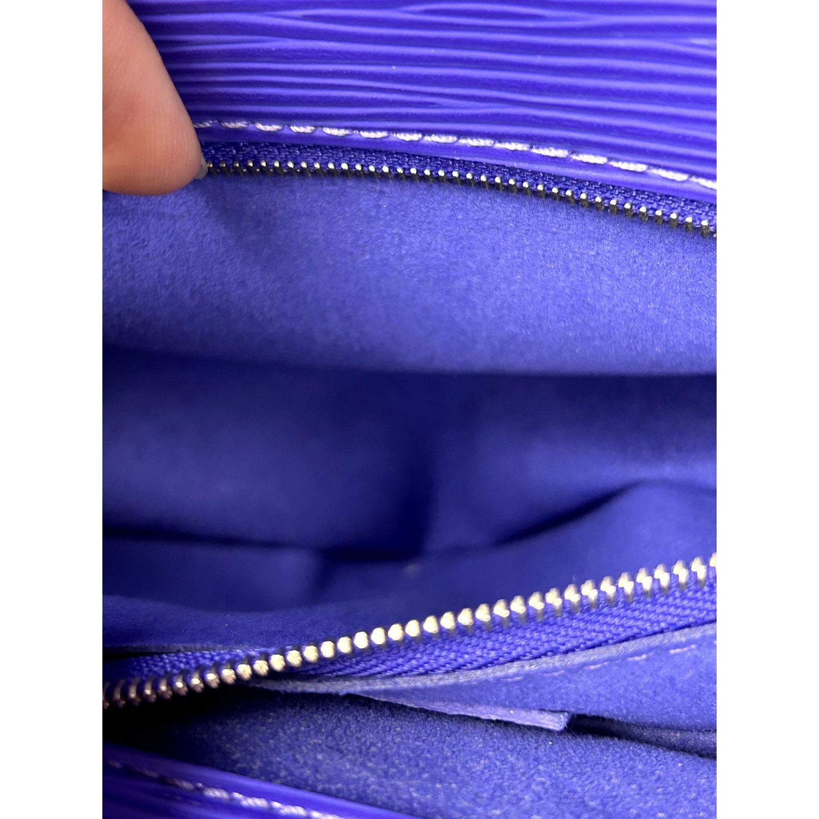 Louis Vuitton Louis Vuitton Epi Marly BB Tote Size ONE SIZE - 13 Thumbnail