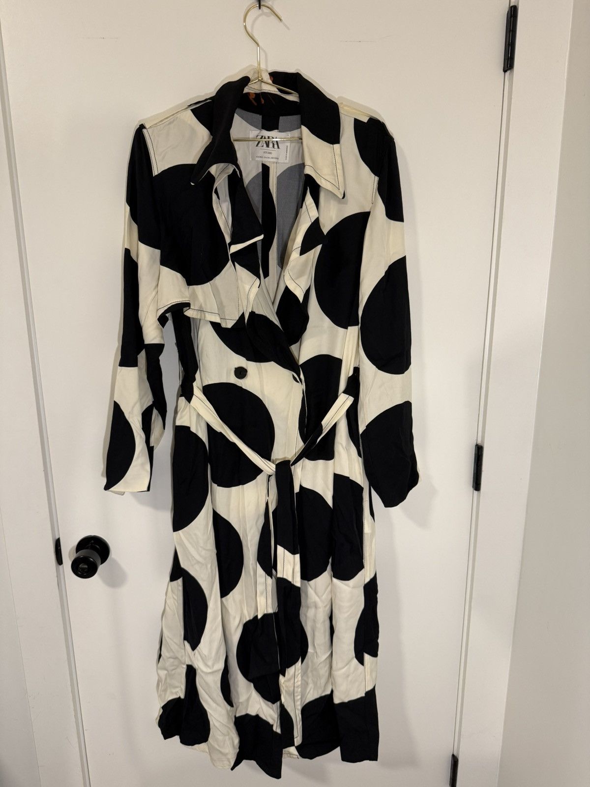 Zara Zara Black/White Polka Dot Coat Size M / US 6-8 / IT 42-44 - 1 Thumbnail