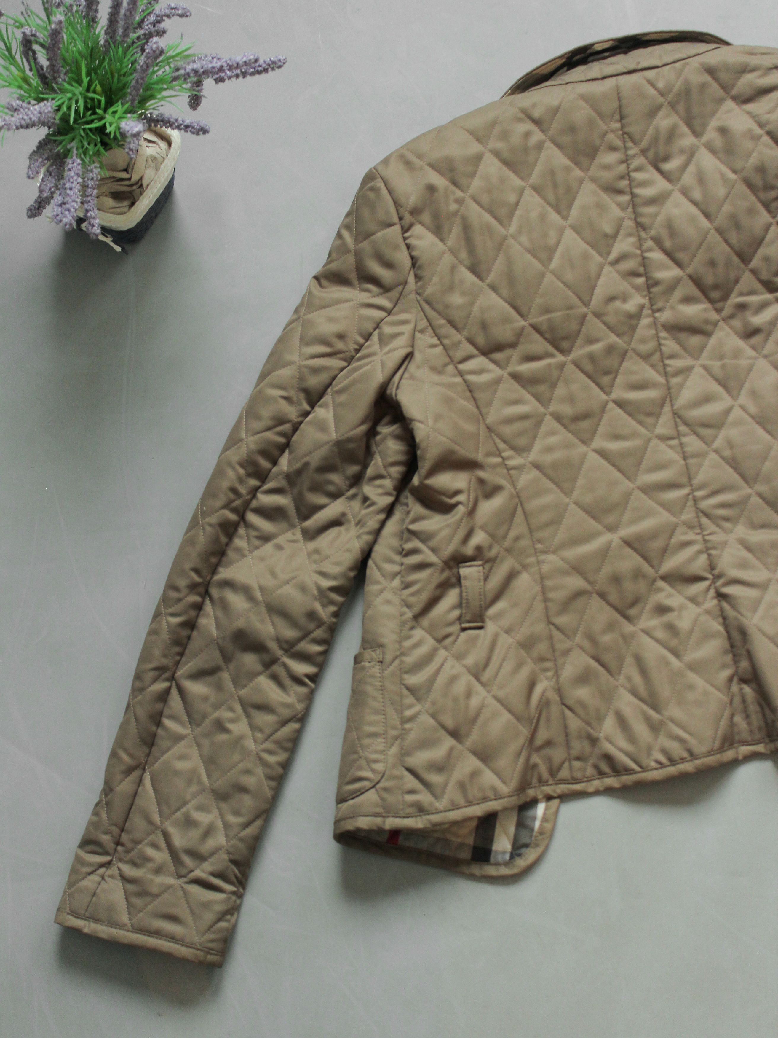 Burberry Beautiful 😍 Burberry Quilted Jacket Womens Beige Nova Check Size S / US 4 / IT 40 - 11 Thumbnail