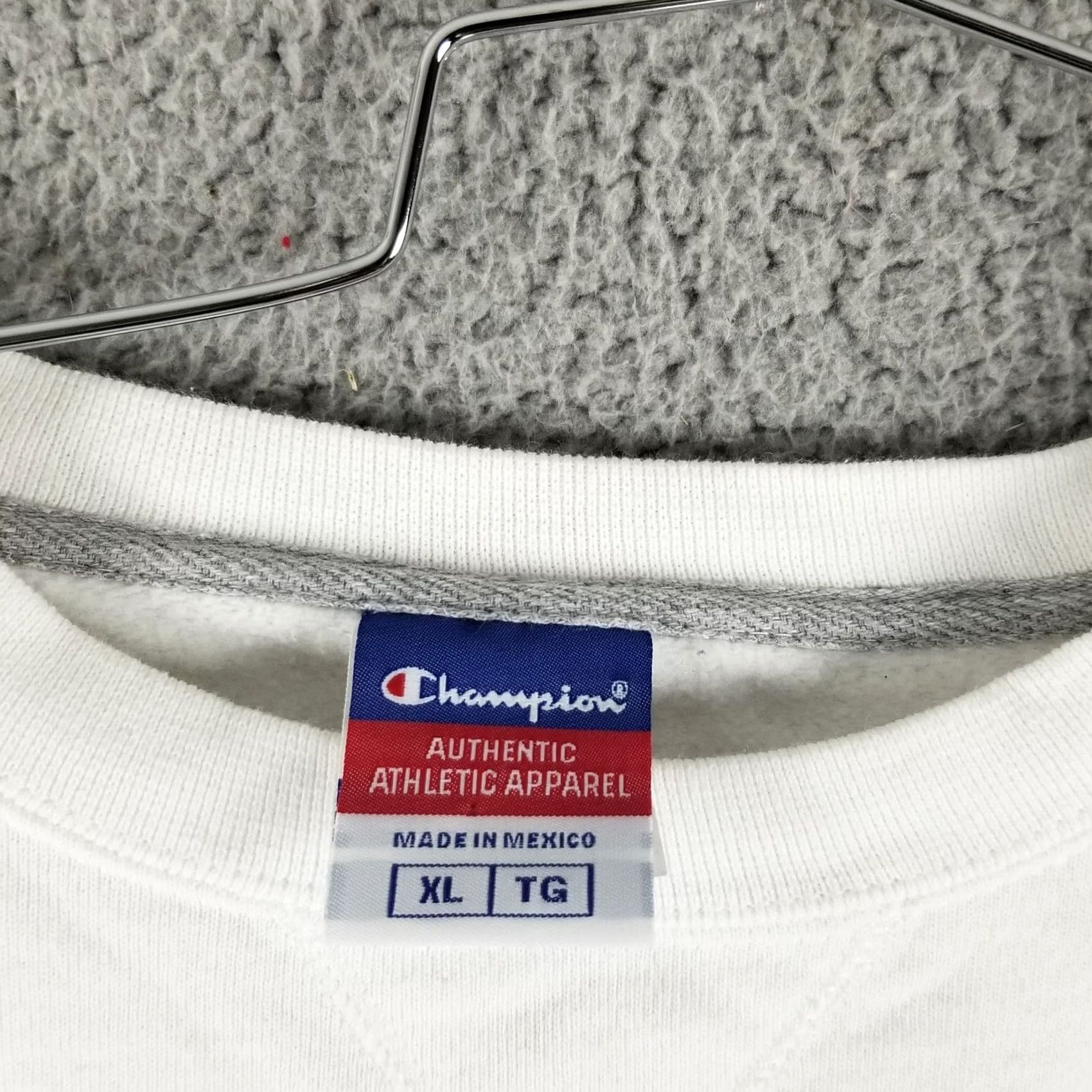 Champion Champion Sweatshirt XL White Vintage Crewneck Pullover Men 90s Classic All Seasons Reverse Weave Logo Embroidered Pullover Sweatshirt Size US XL / EU 56 / 4 - 3 Thumbnail