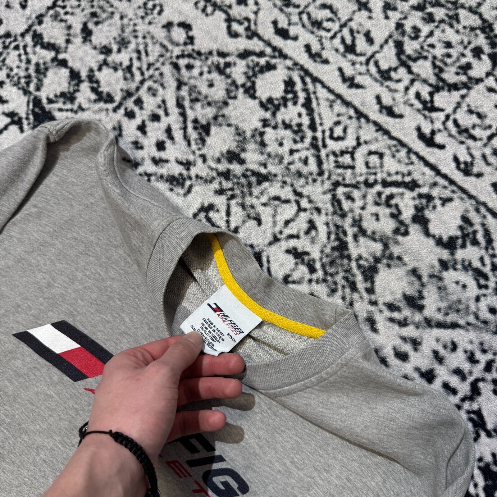 Tommy Hilfiger × Vintage Vintage Tommy Hilfiger Gray Cotton Crewneck Size S Logo Y2K Size US S / EU 44-46 / 1 - 8 Thumbnail
