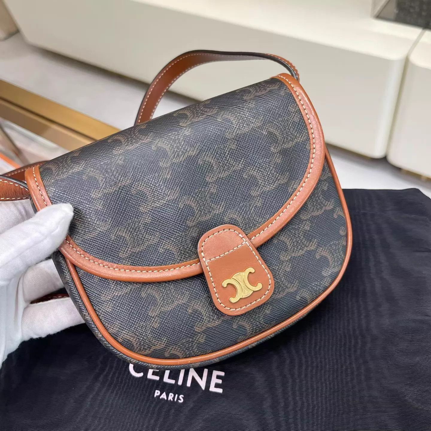 Celine CELINE Besace 16 Mini Saddle Bag Near New 15x13x4 AF043 Size ONE SIZE - 3 Thumbnail
